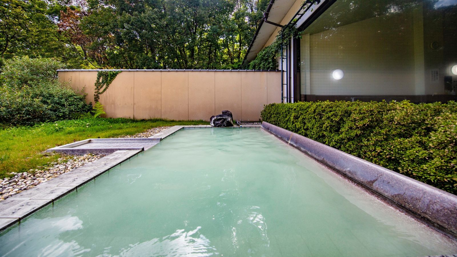 姉妹館「空の庭リゾート」男性露天風呂