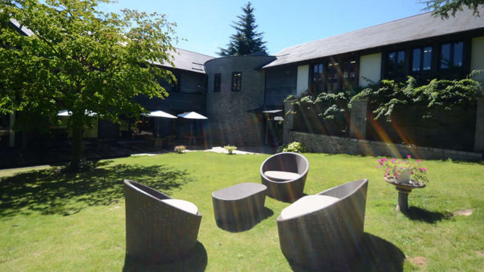 別棟のお庭でゆったり過ごすのも◎