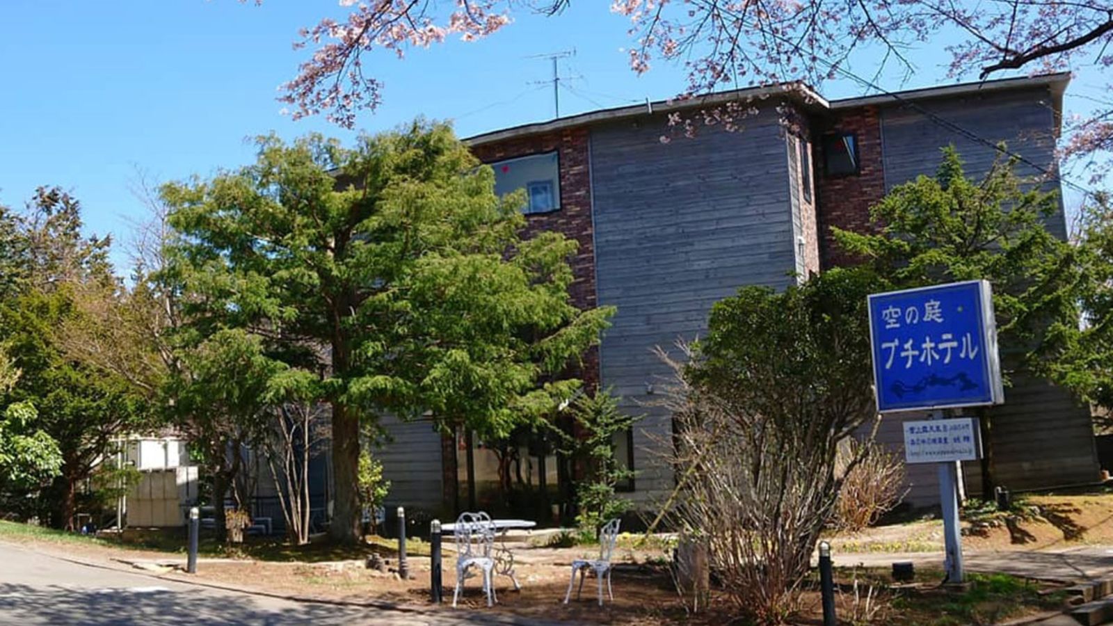 桜の季節のプチホテル