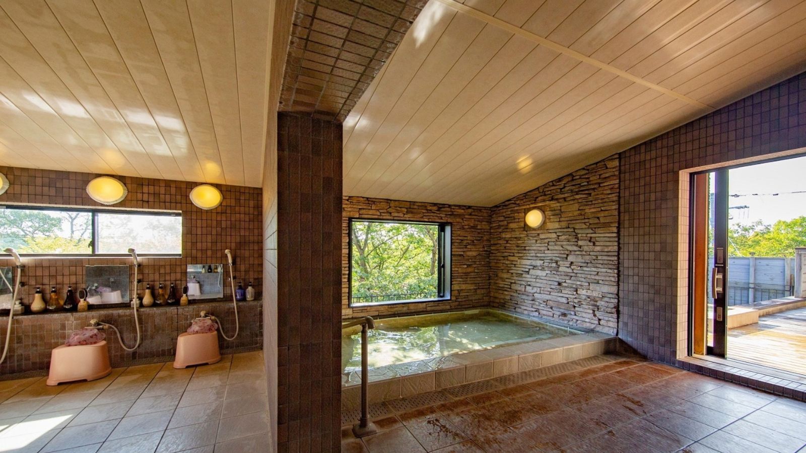 広々とした大浴場