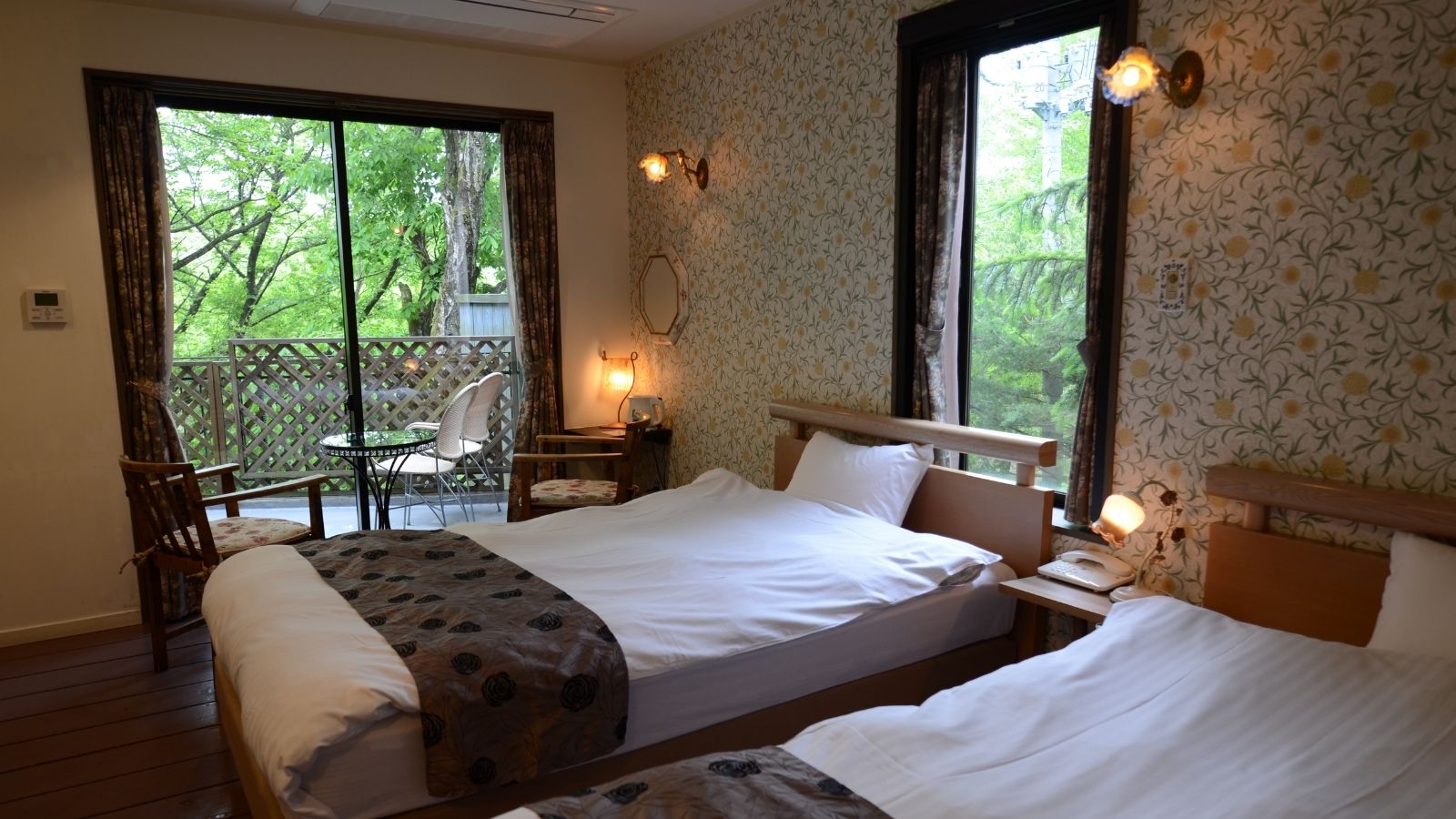 【露天風呂付き】洋室ツイン＜フォレストビュー＞10畳＋広縁