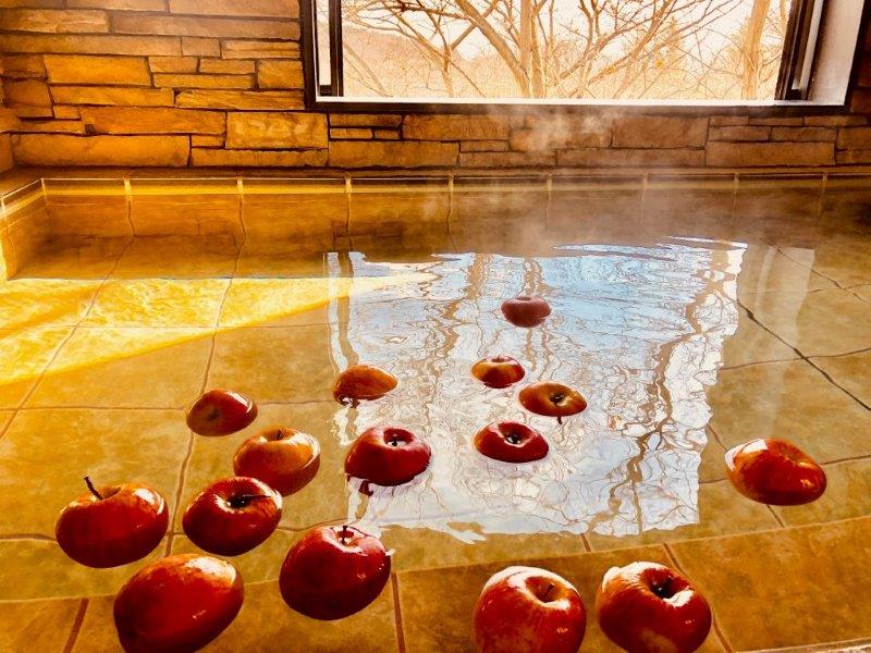 冬シーズン人気の「りんご風呂」