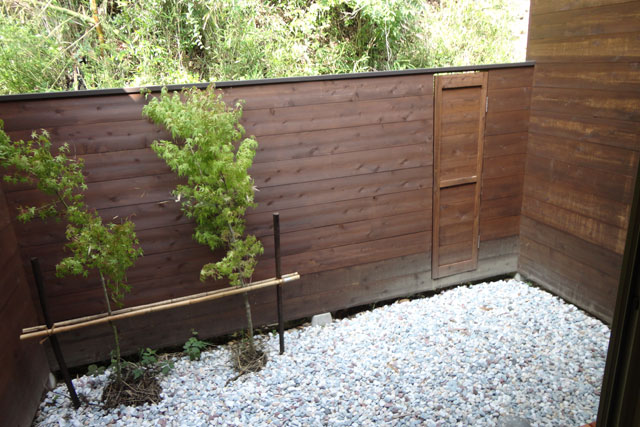 コテージ１F　石風呂【中庭】