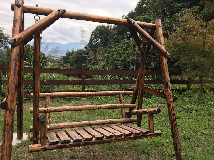 木のブランコ