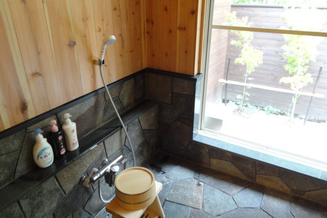 コテージ１F　石風呂【洗い場】