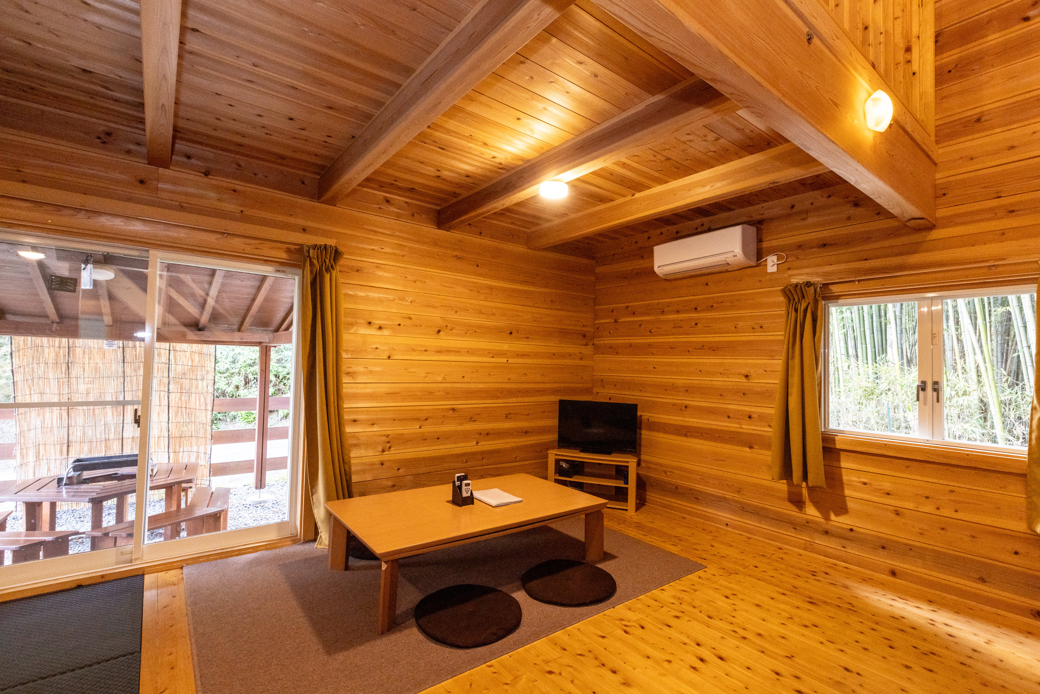 ログハウス１F　リビング