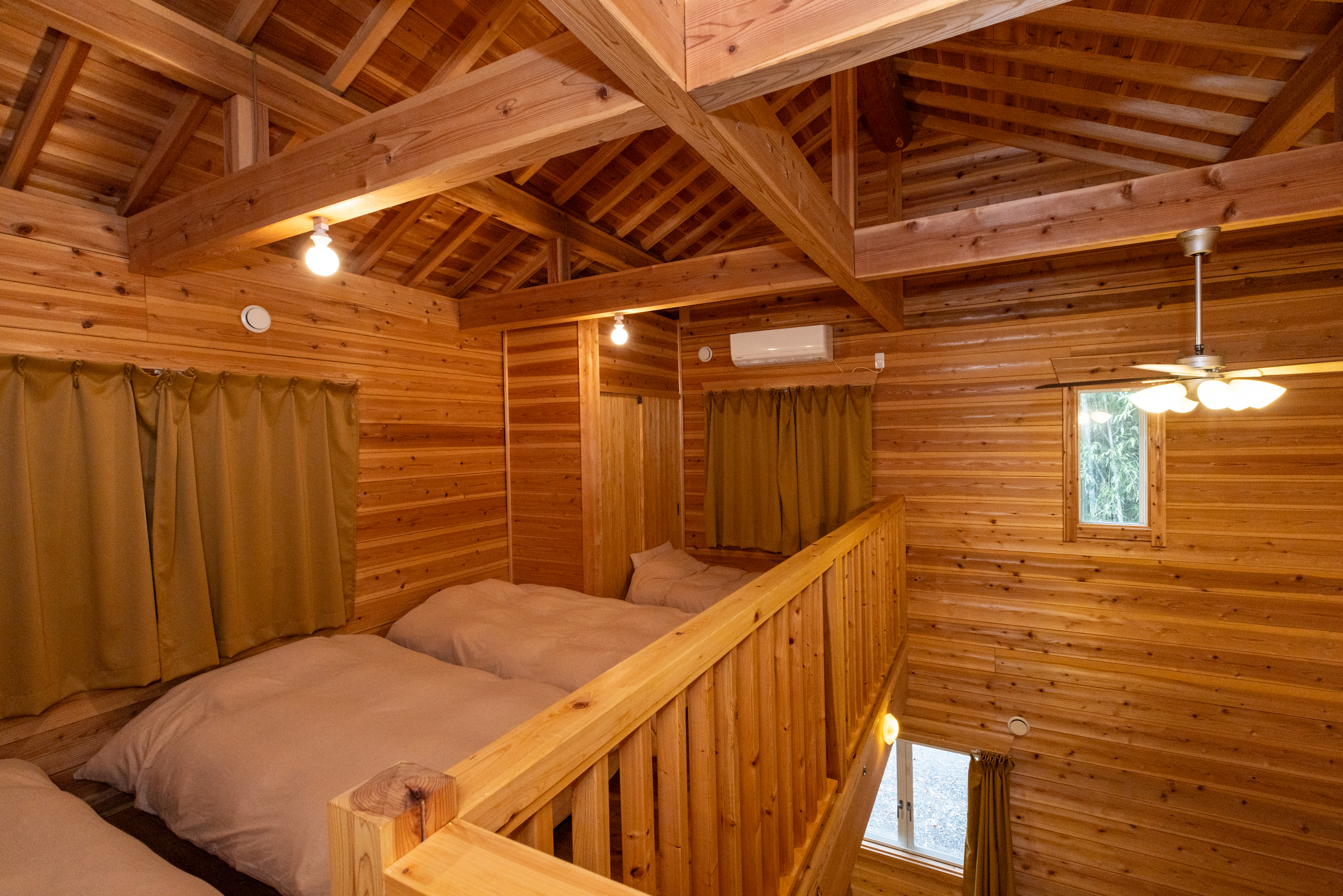 ログハウス２F　ベッドルーム
