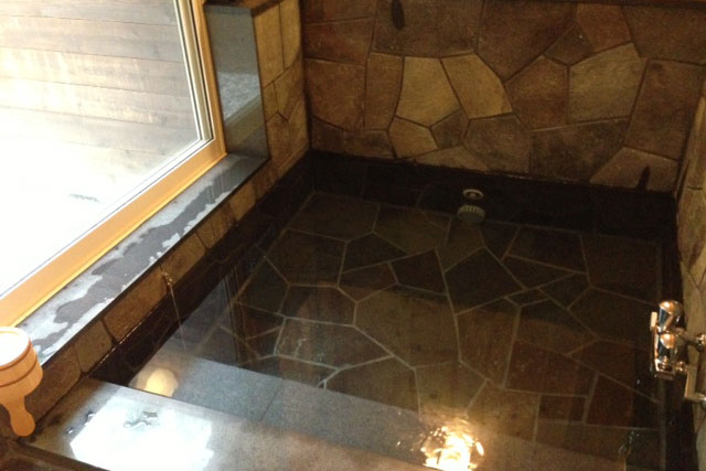 コテージ１F　石風呂【湯舟】