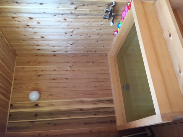 ログハウスーヒノキ風呂②