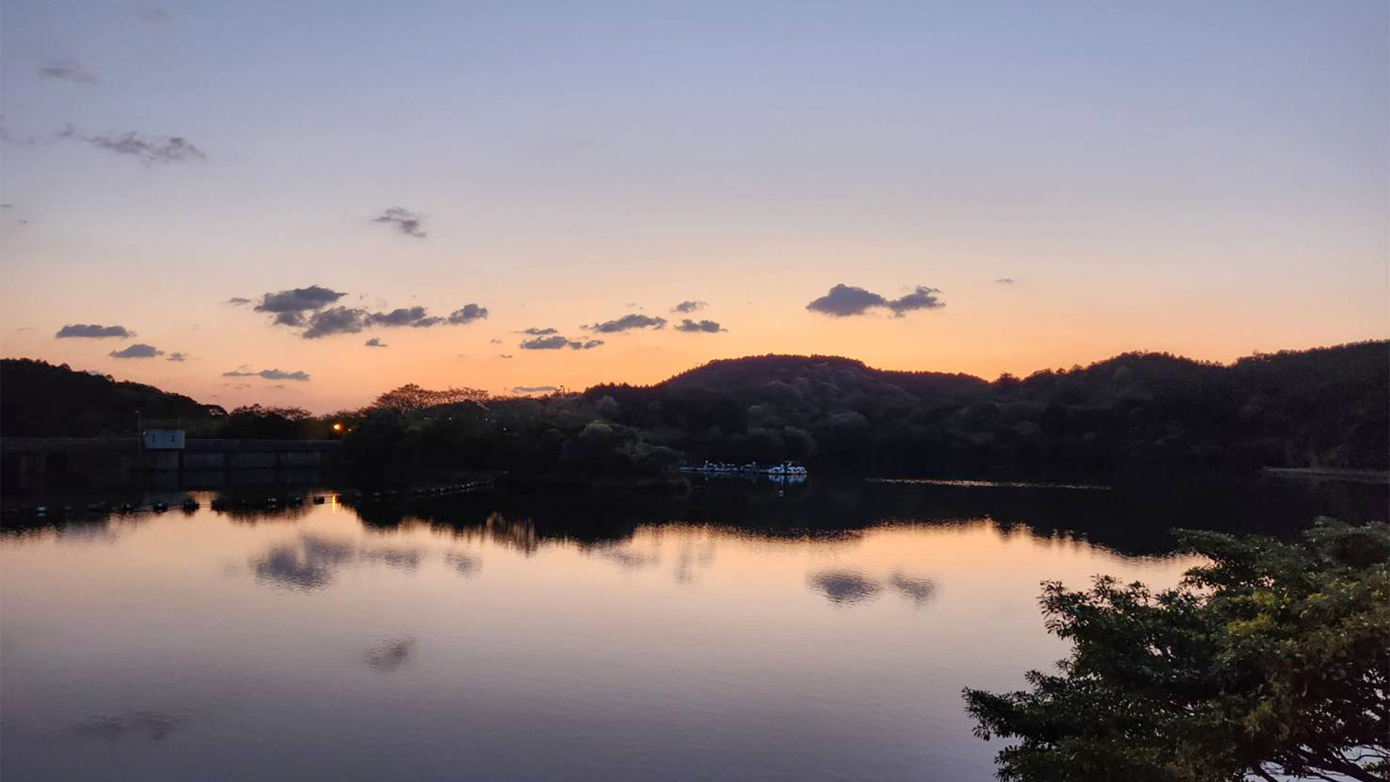 ・【コテージ/眺望】時が止まったかのような静けさ　ウッドデッキで過ごす心安らぐ時間