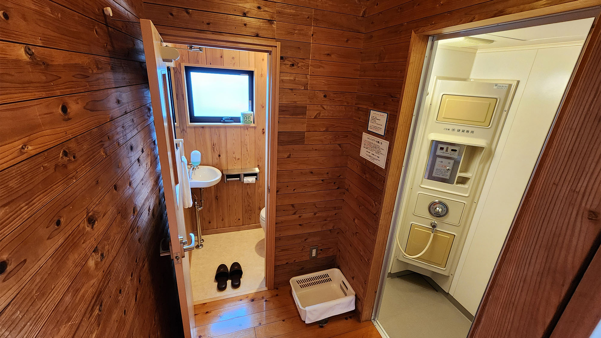 ・【バンガロー/2-4名様タイプ】室内にはコインシャワーとトイレがございます
