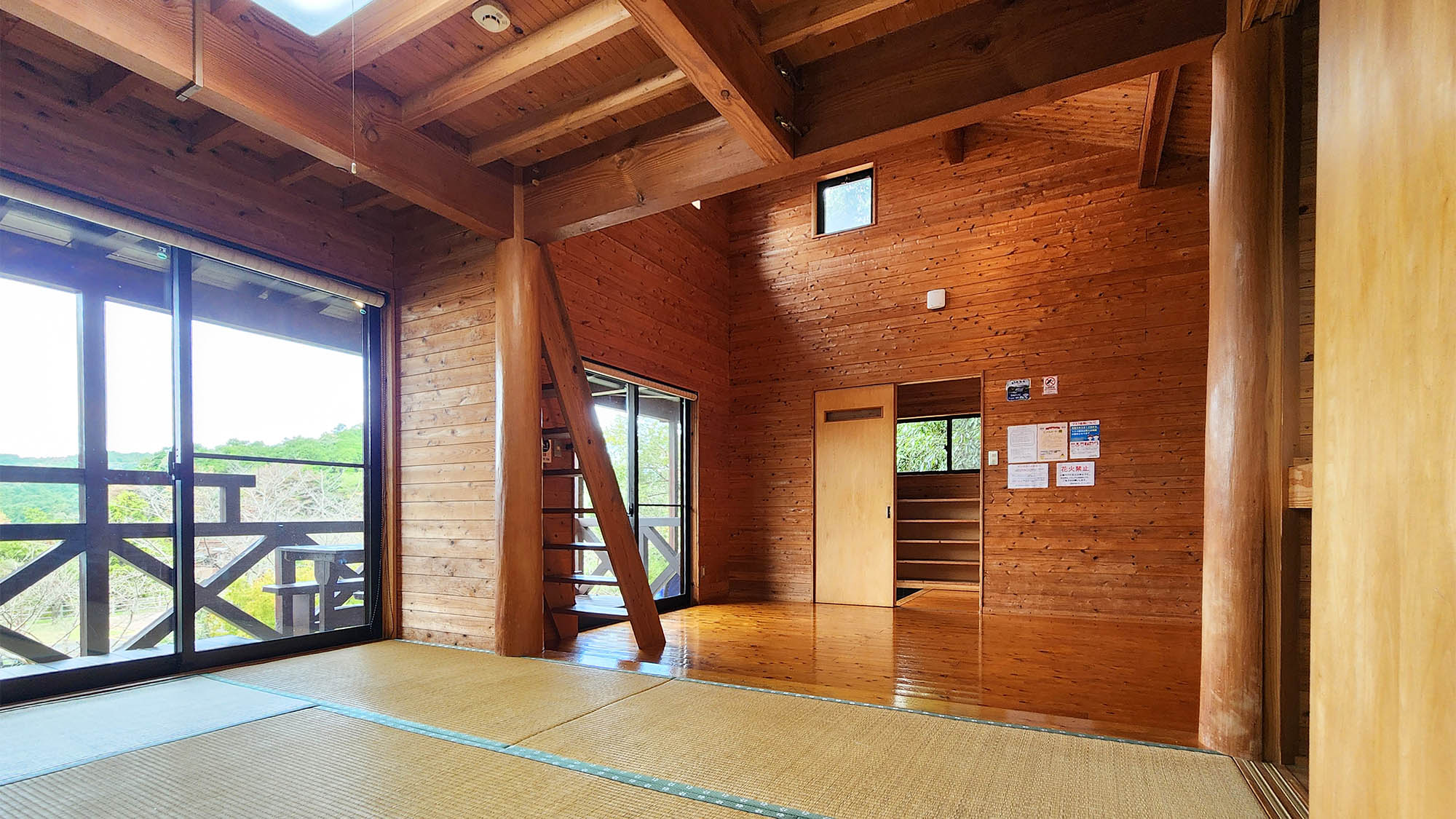 ・【バンガロー/4-8名様タイプ】畳の温もりと窓からの景色に心和む空間　心安らぐ特別な滞在を