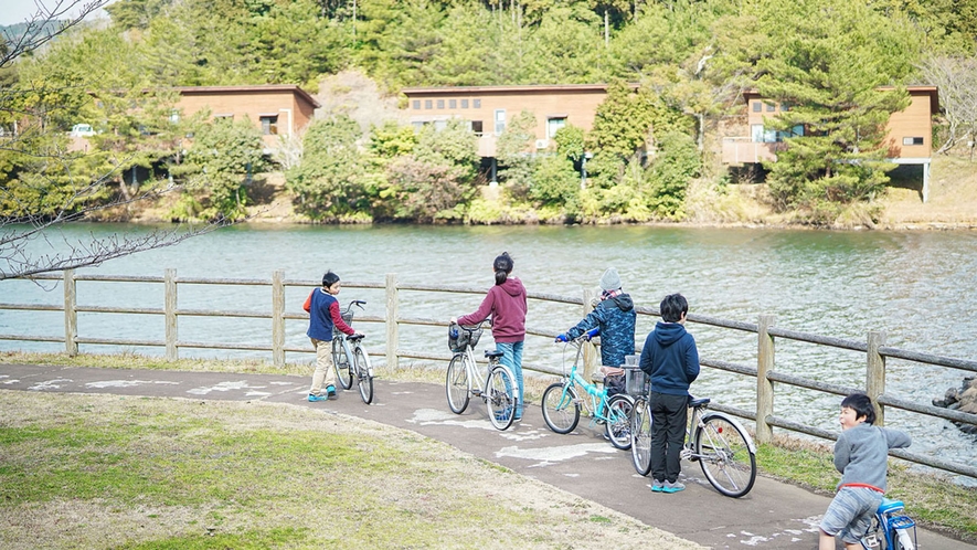 ・【伊佐ノ浦公園】１周5.2kmの広大な遊歩道は、サイクリングロードとしてお楽しみ頂けます