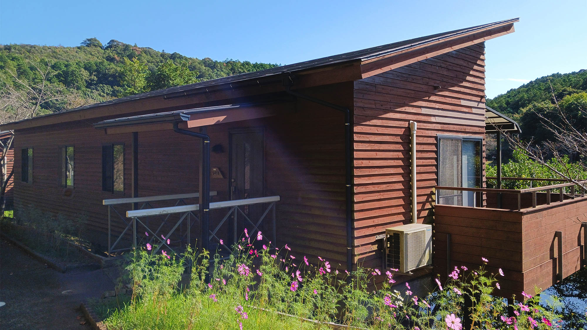 ・【コテージ/4-8名様タイプ】自然に囲まれた湖畔のコテージで　心ゆくまでお寛ぎください