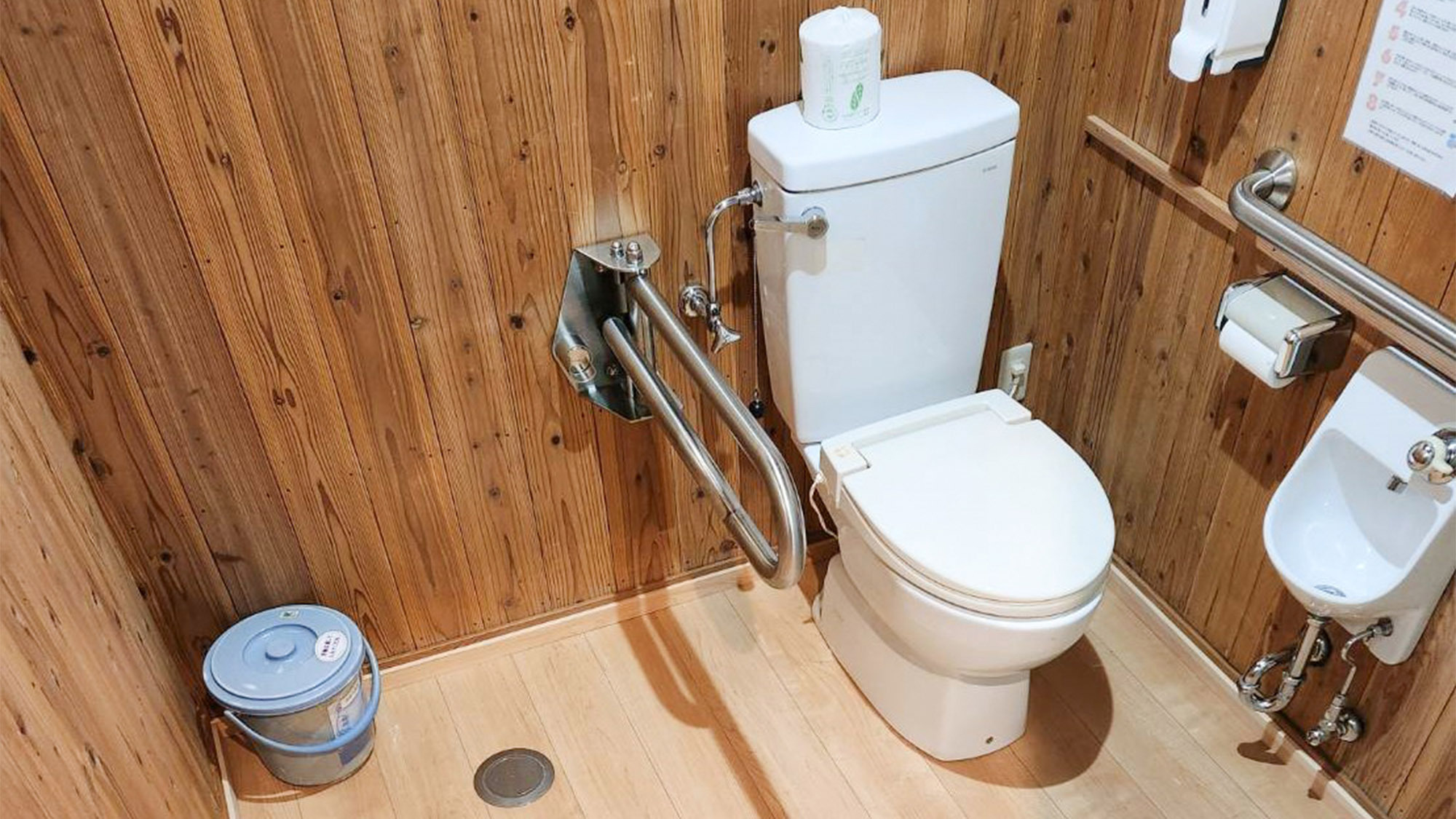 ・【コテージ/2-4名様タイプ】室内にはトイレがございます