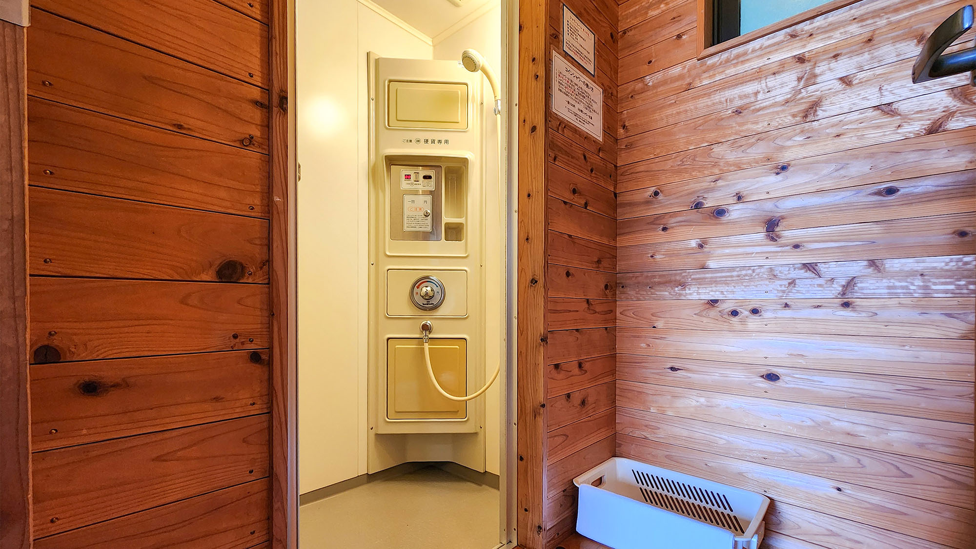 ・【バンガロー共通/コインシャワー】心地よいシャワー空間を保てるよう清掃には心がけています