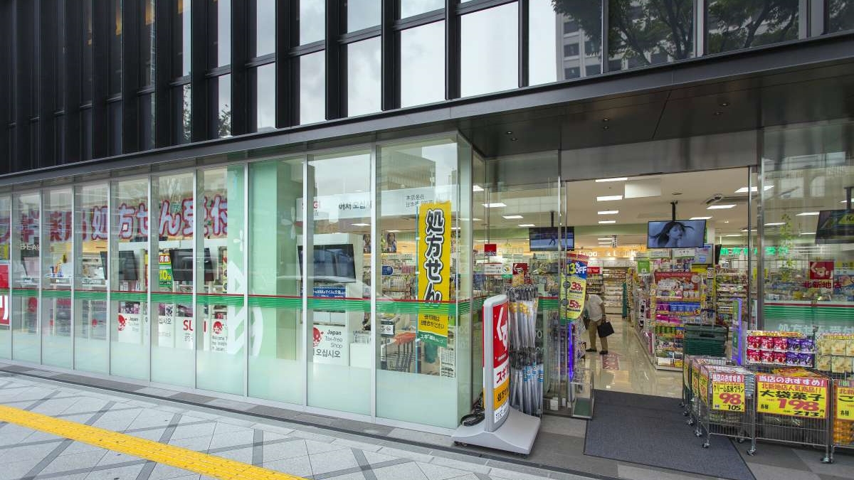 ホテル1F「スギ薬局」