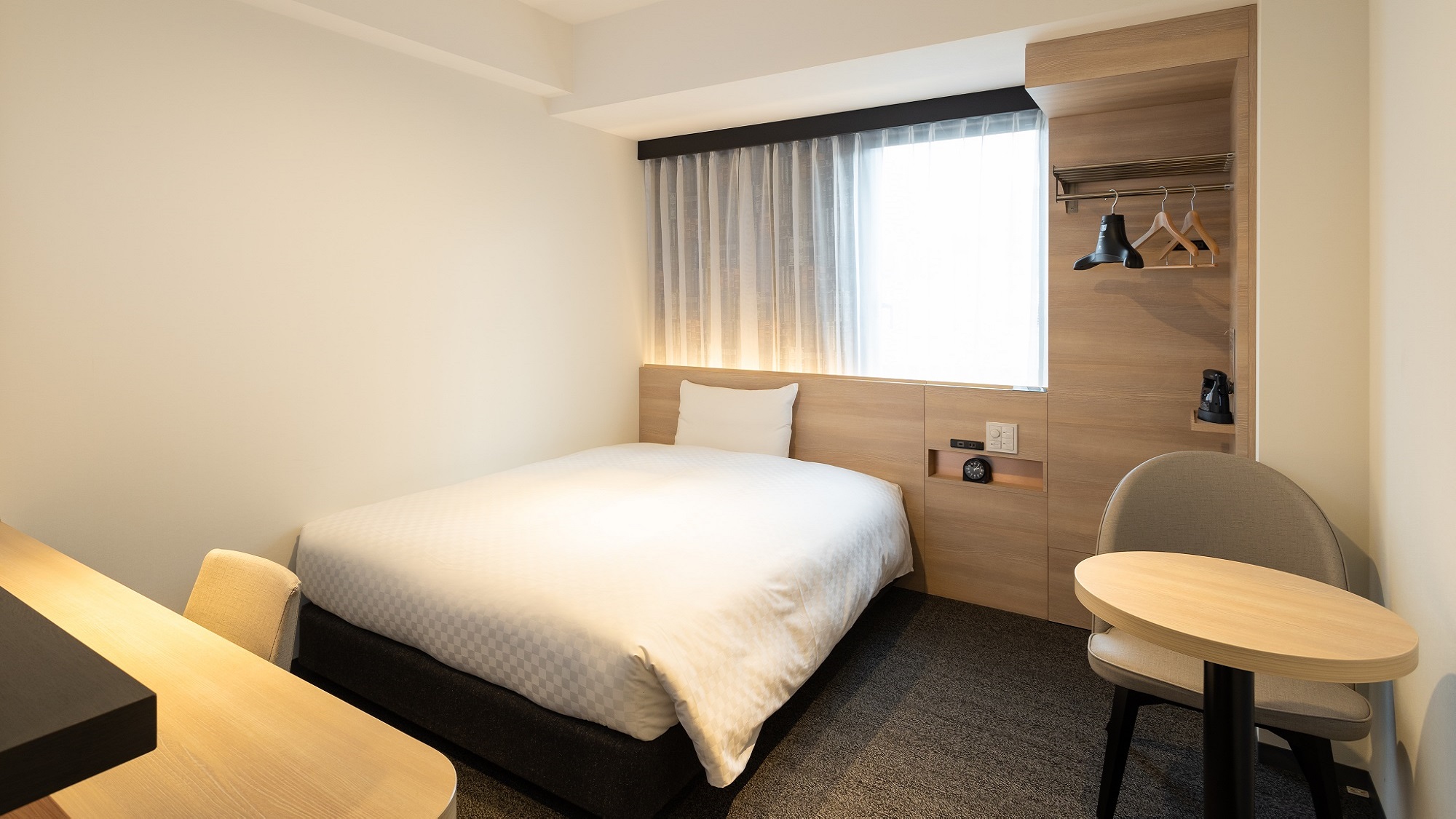 デラックスシングル(16㎡ / 140cmサイズベッド)