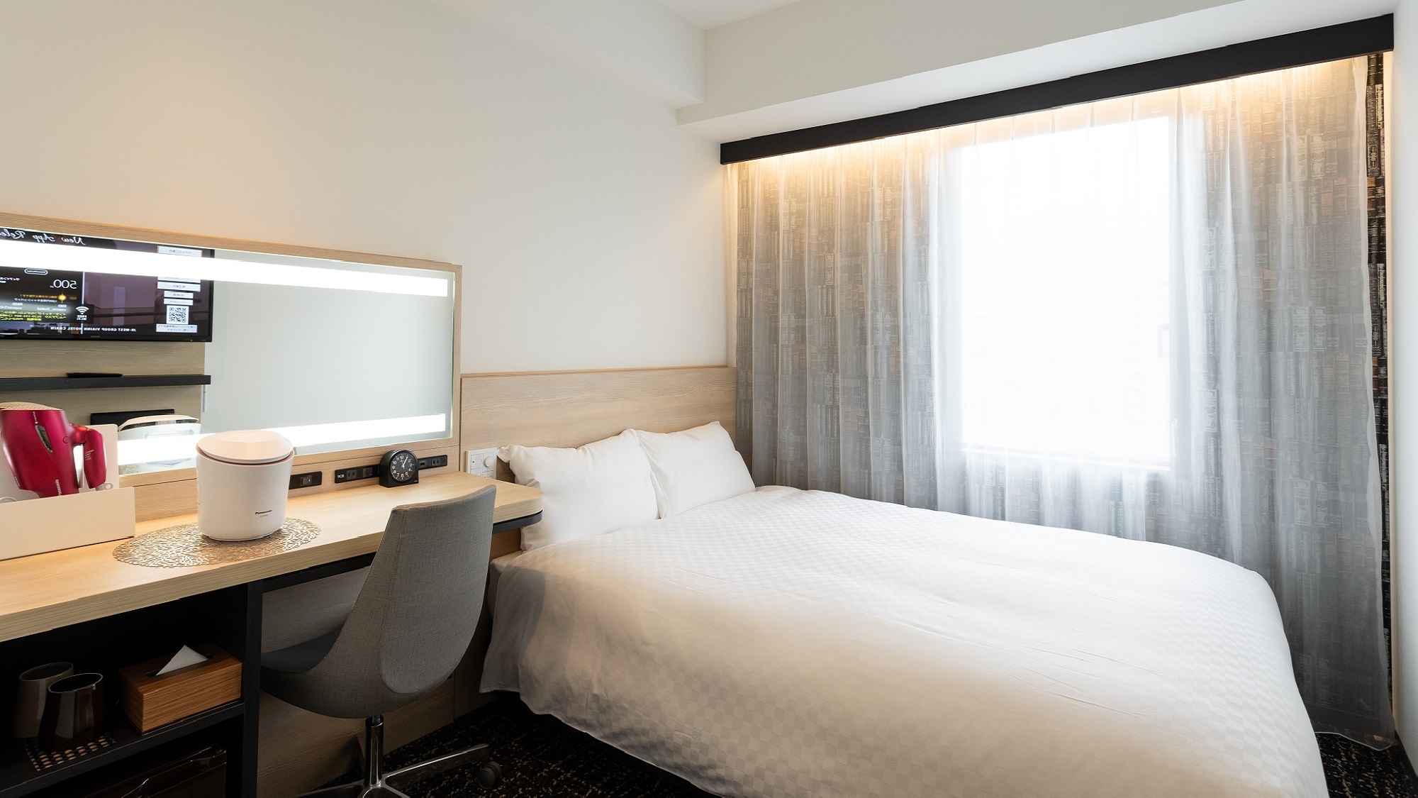 スーペリアシングル※備え付けの備品やレイアウトが異なる場合があります。