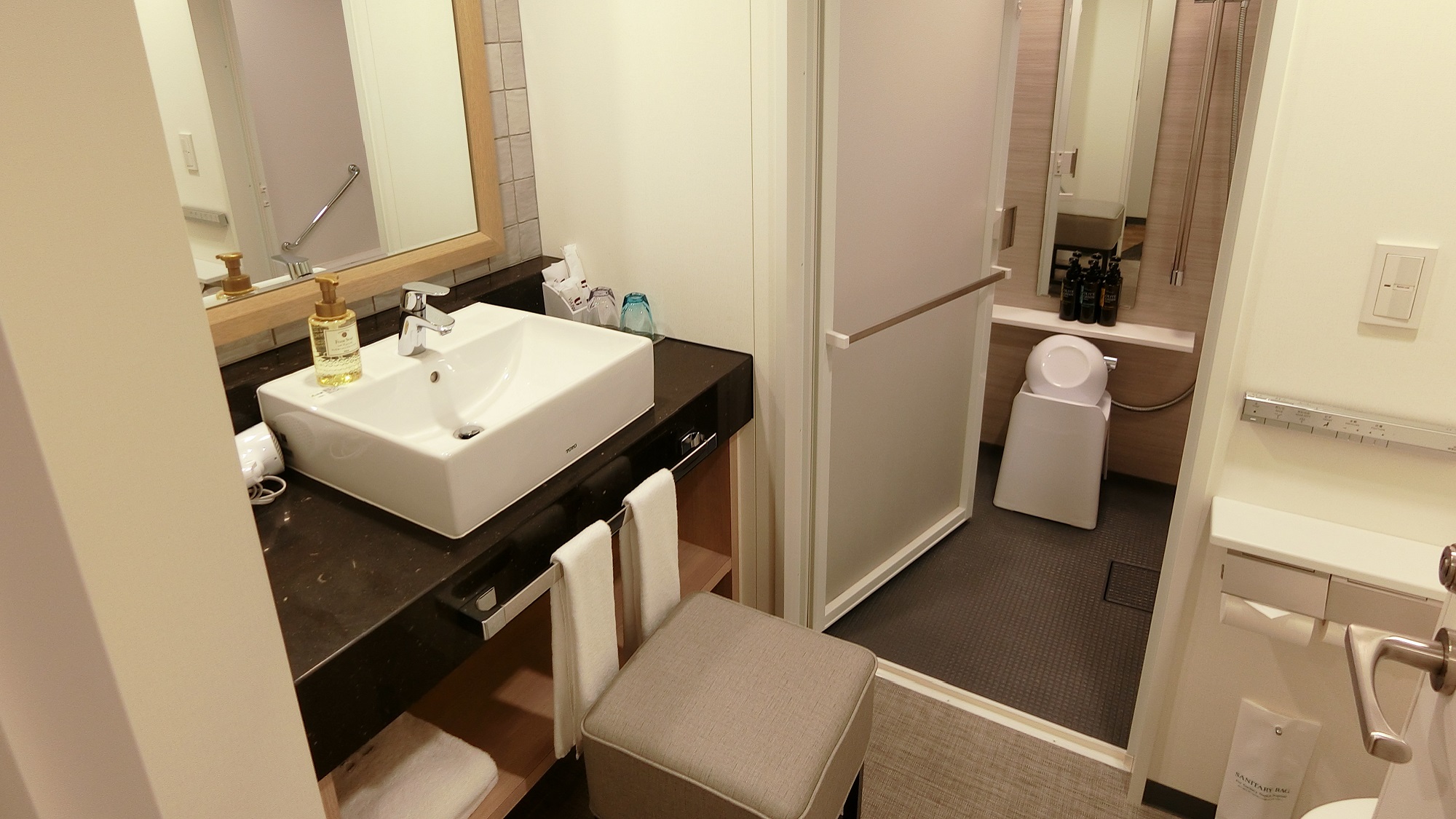 バスルーム　(イメージ)　※デラックスツインのみ