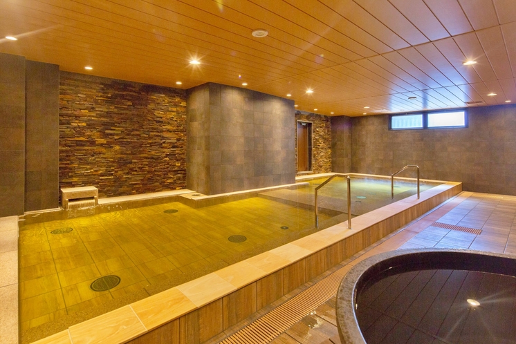 宿泊者限定で大阪市内では珍しい深層水温泉の大浴場が無料!