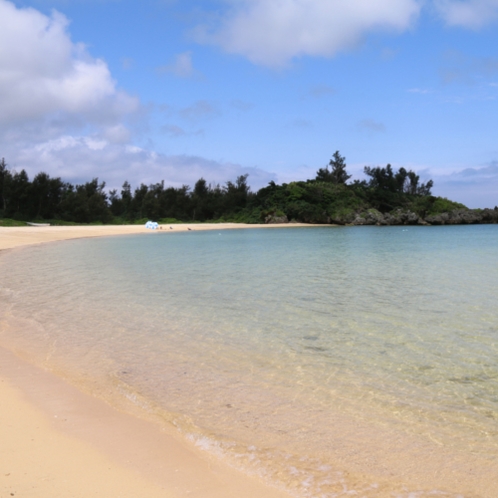 ホタテビーチ｜トレーラーハウス「TURTLE」から歩いて30秒！沖縄の海を満喫♪