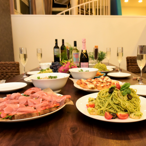 広々リビングで、パーティも楽しめます。