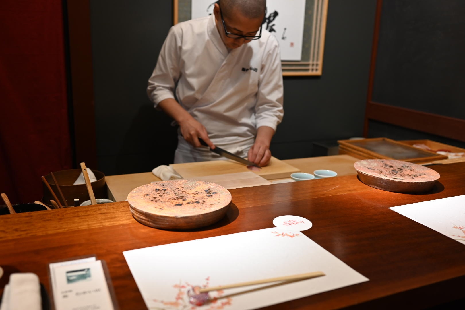 徒歩10秒　鮨むかい川さん♪　完全予約制　夜おまかせコースプ　水曜定休　事前に必ずご連絡ください