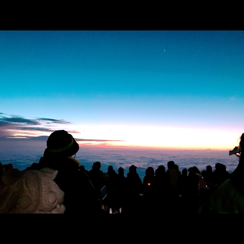 ◇富士山◇雲海から覗く朝日、一生に一度は見たい景色ですね