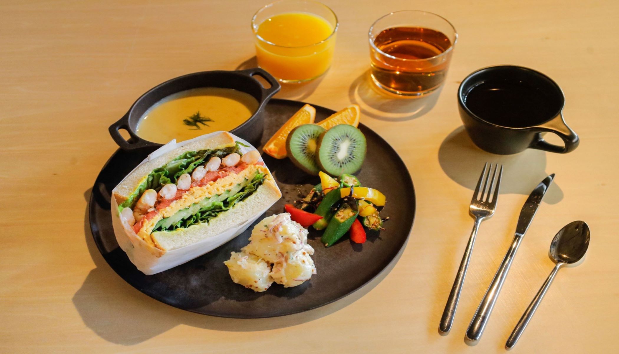 BREAKFAST（エビとスクランブルエッグイメージ）