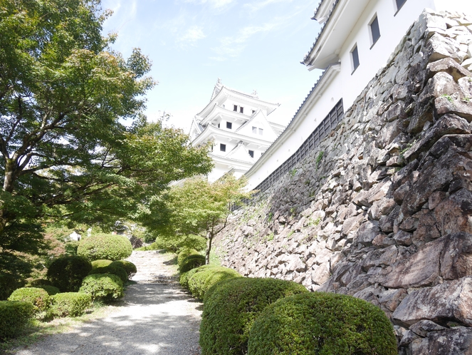 郡上八幡まで車で30分