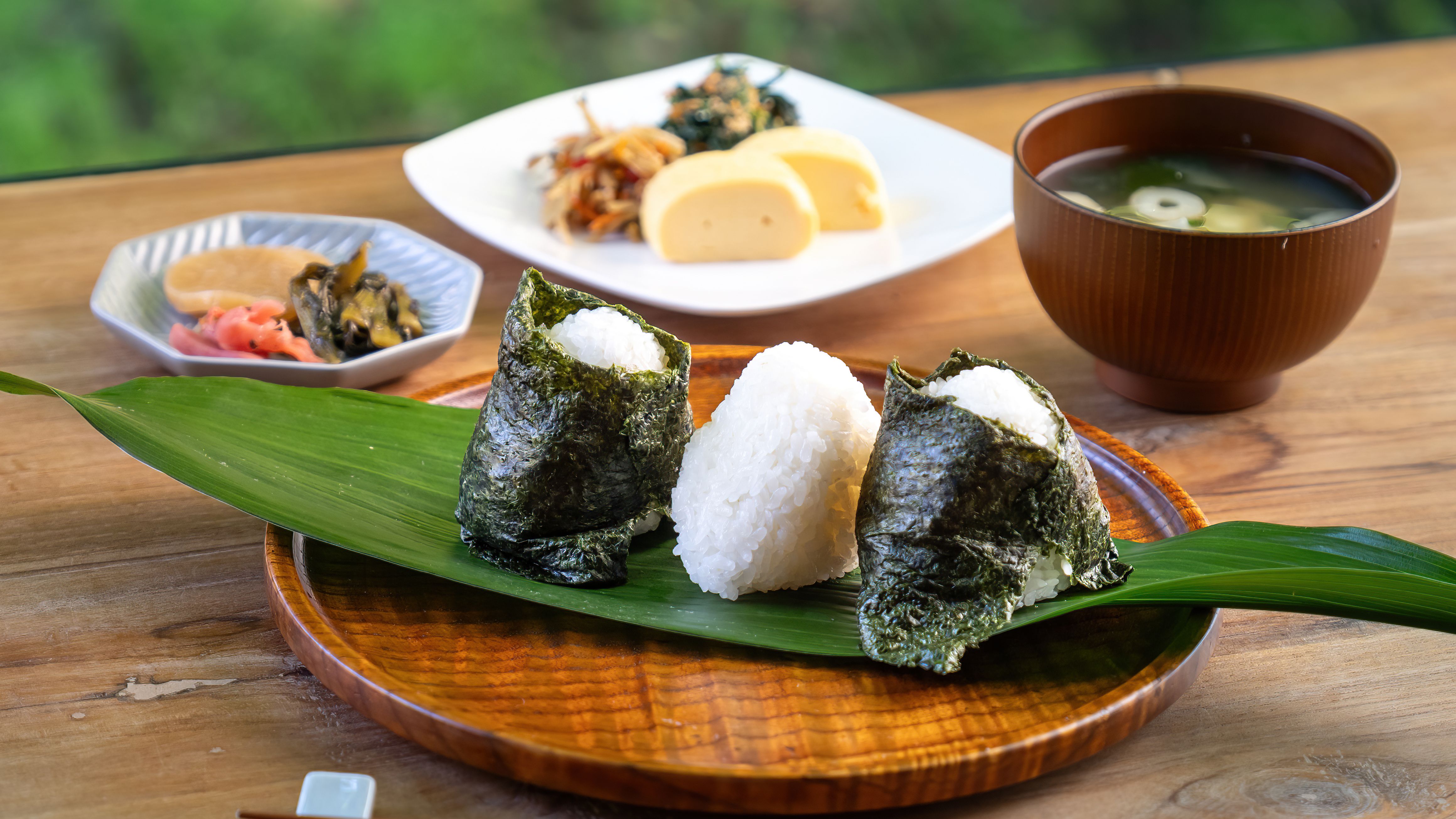 【お食事】ご朝食／無料軽朝食「おにぎりセット」（別メニューの提供する場合あり）