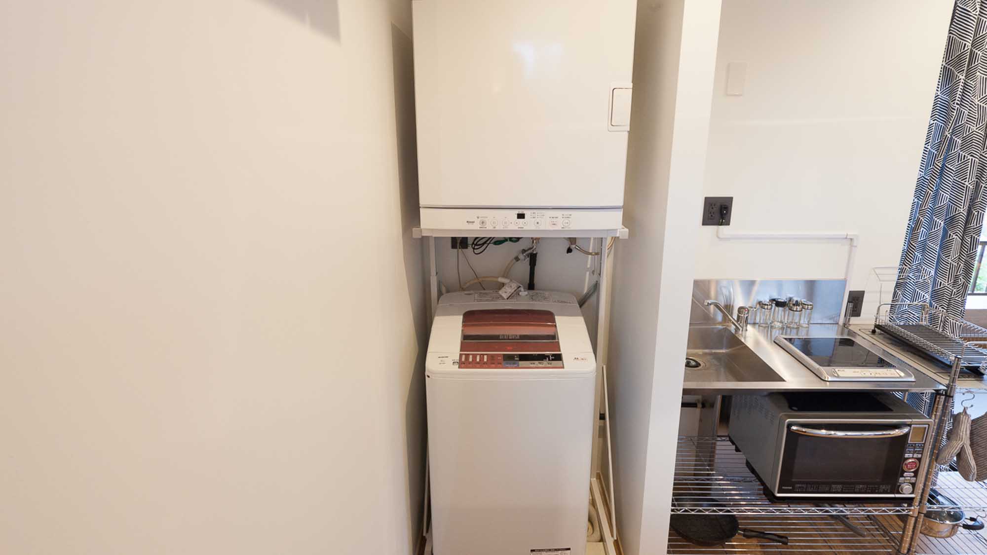・ミニキッチンとランドリーコーナー