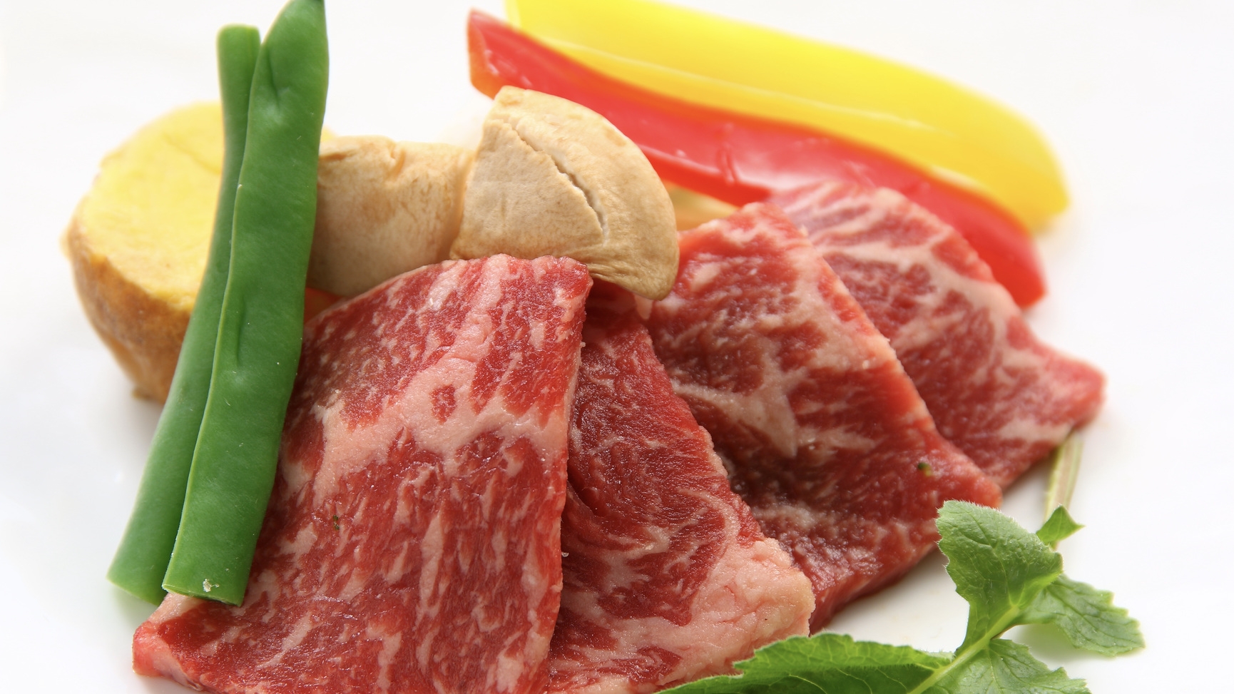【楽天スーパーSALE】5％OFF　肉汁溢れる白老牛の陶板焼きプラン！北海道の大地の恵みの朝食付き