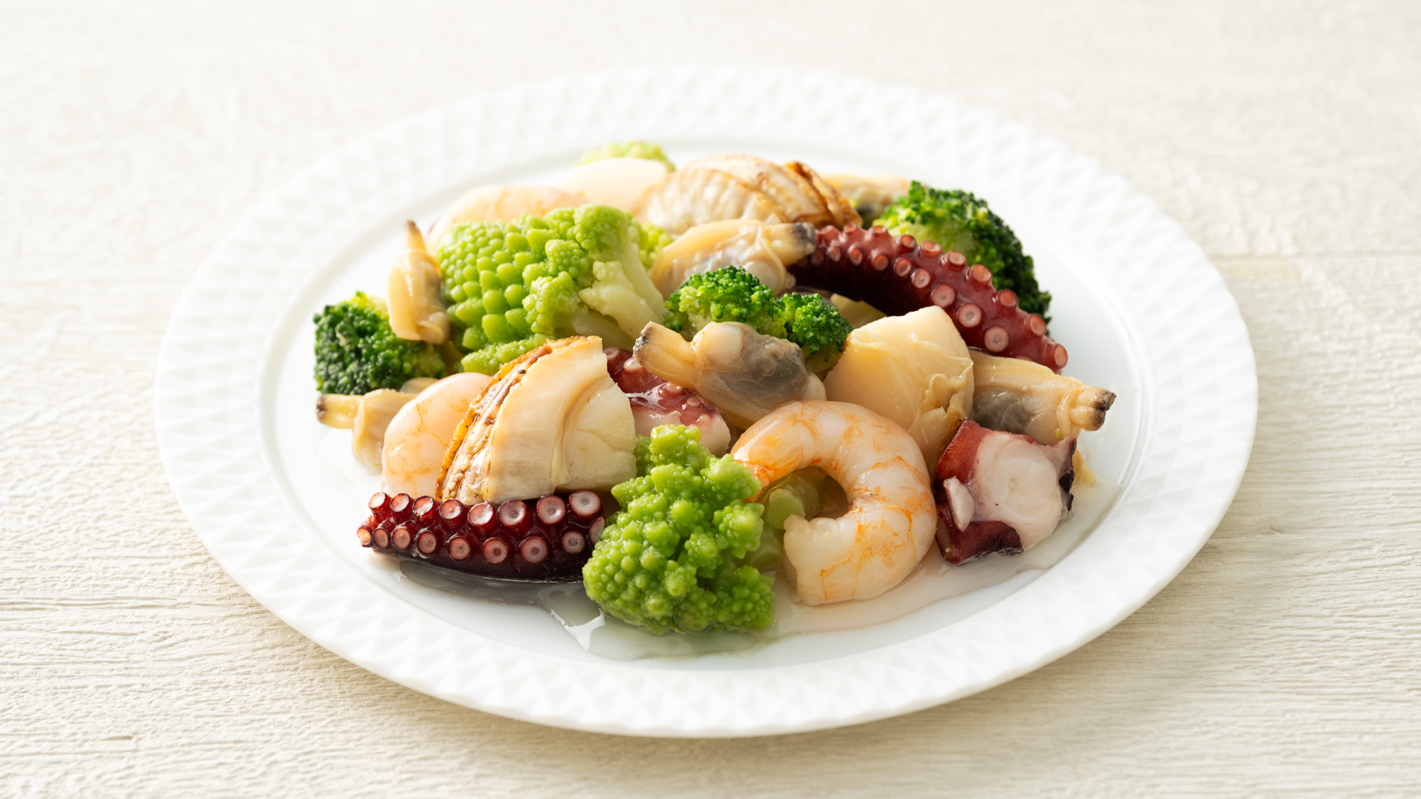 （日替わり）あさり、ホタテなどの新鮮な貝類とブロッコリーを優しくバターで仕上げました。