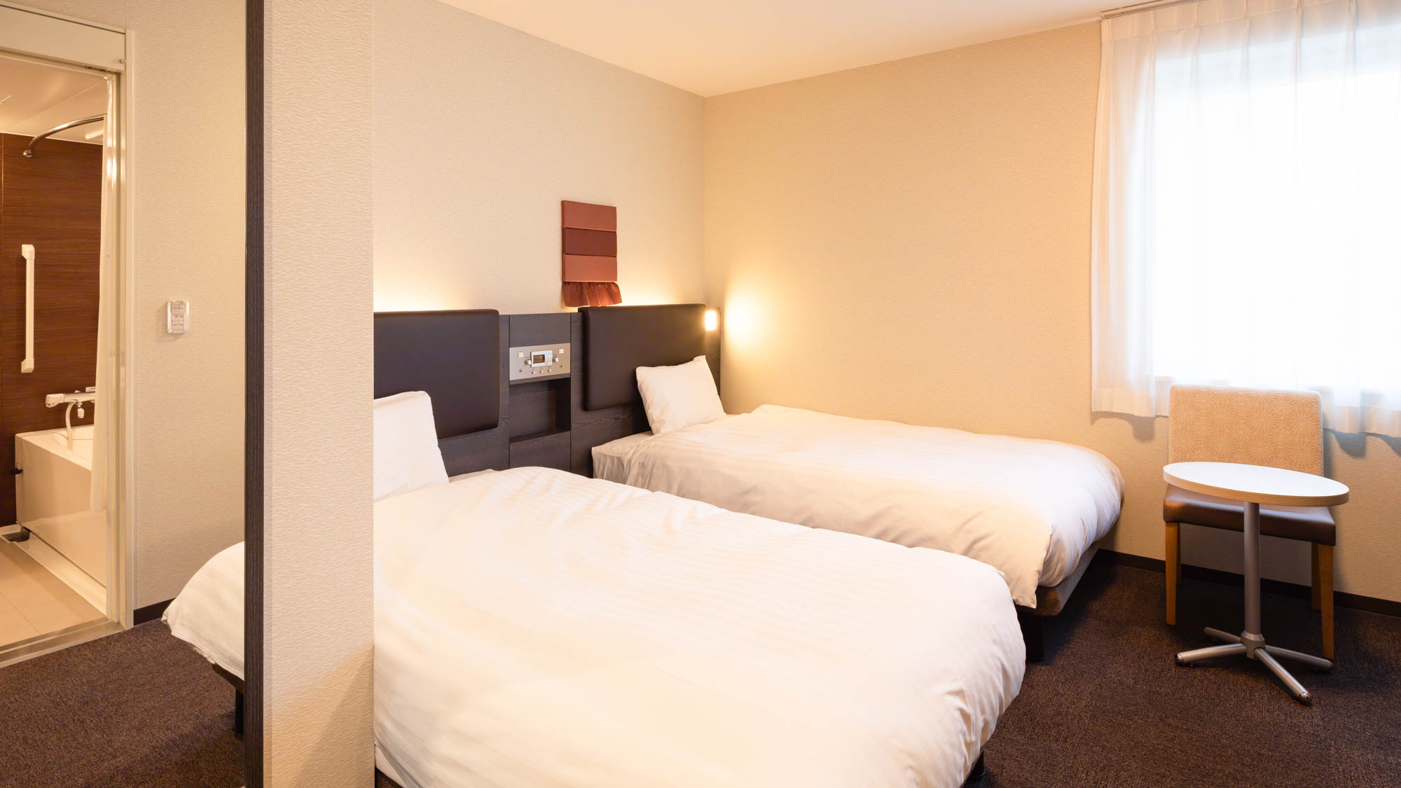 【2ベッドルーム】ユニバーサルルーム◆ベッド幅123cm&times;2台◆広さ28平米