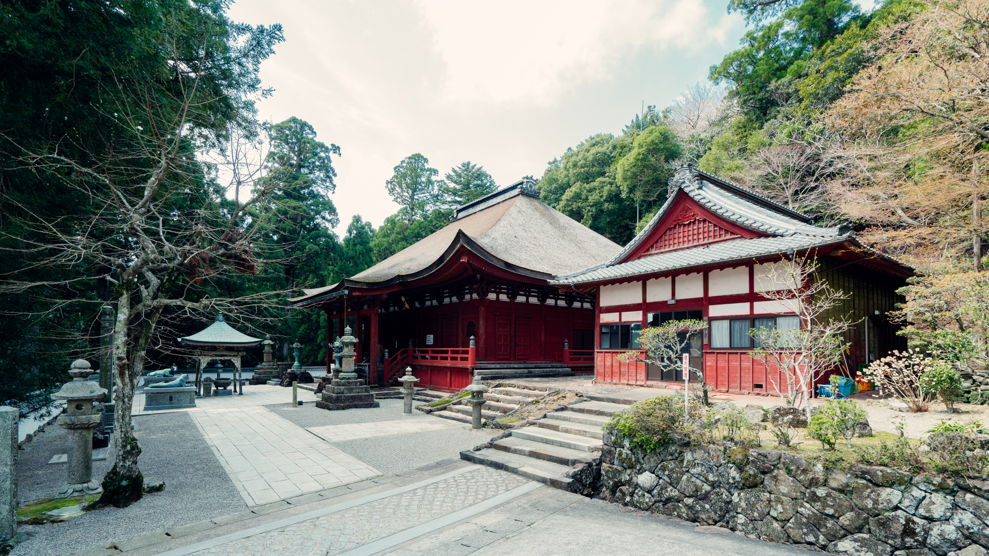 朝熊岳金剛證寺（近鉄鳥羽線「朝熊駅」から車で約30分）