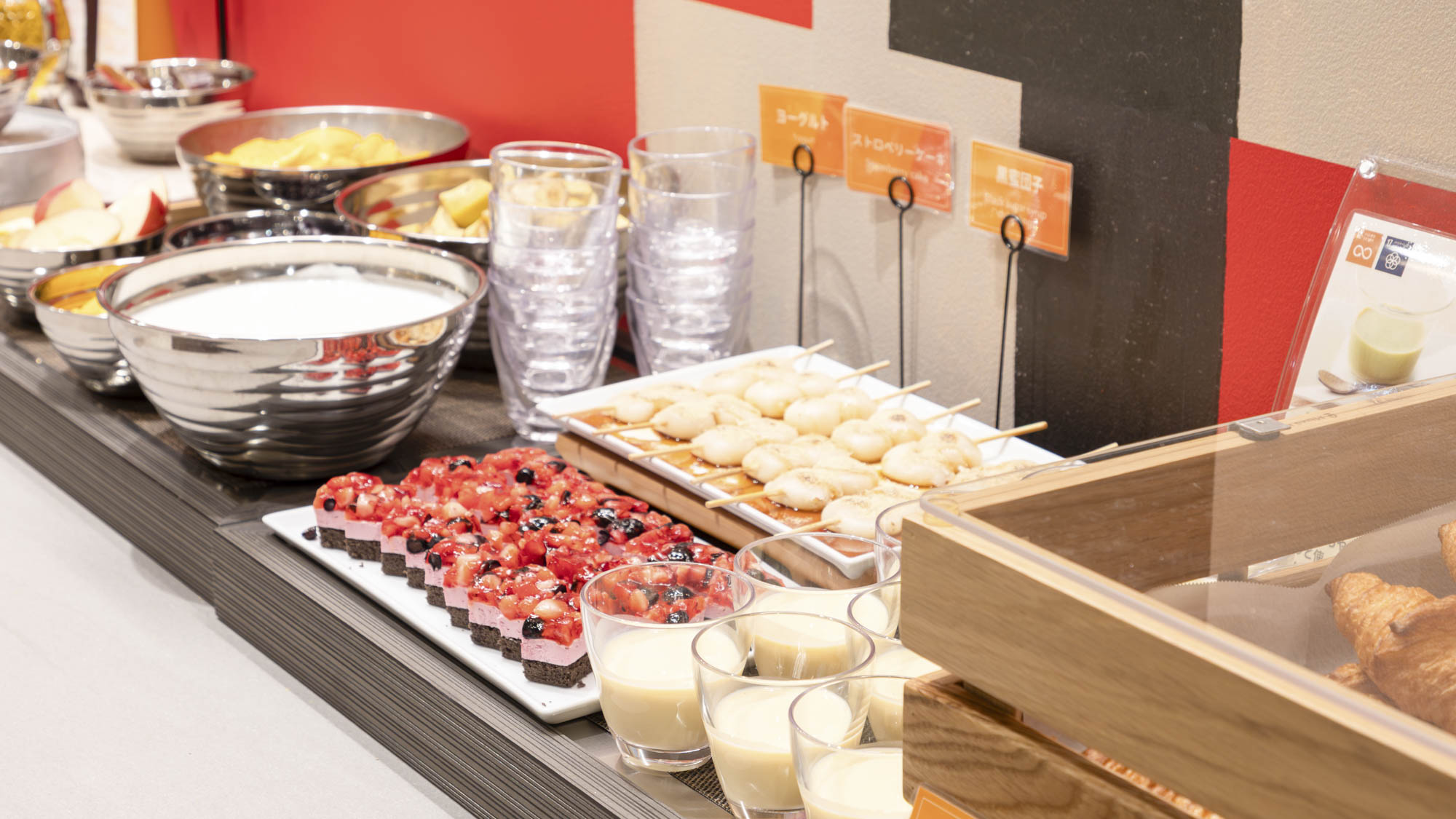 プリンやケーキなどのスイーツもご用意