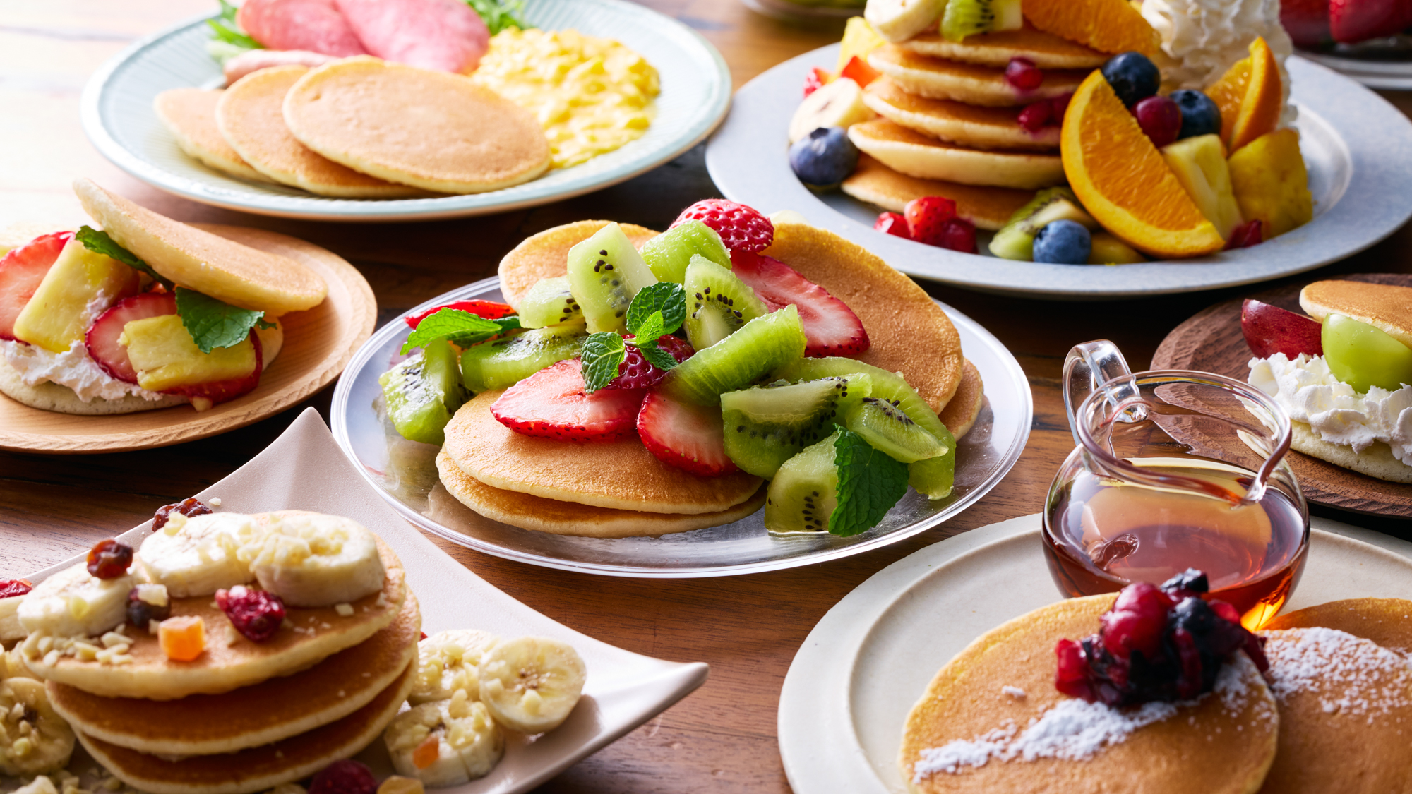 朝に嬉しいパンケーキにも個性をプラス。クリームやジャム、トッピングを組み合わせて自分だけの食べ方を。