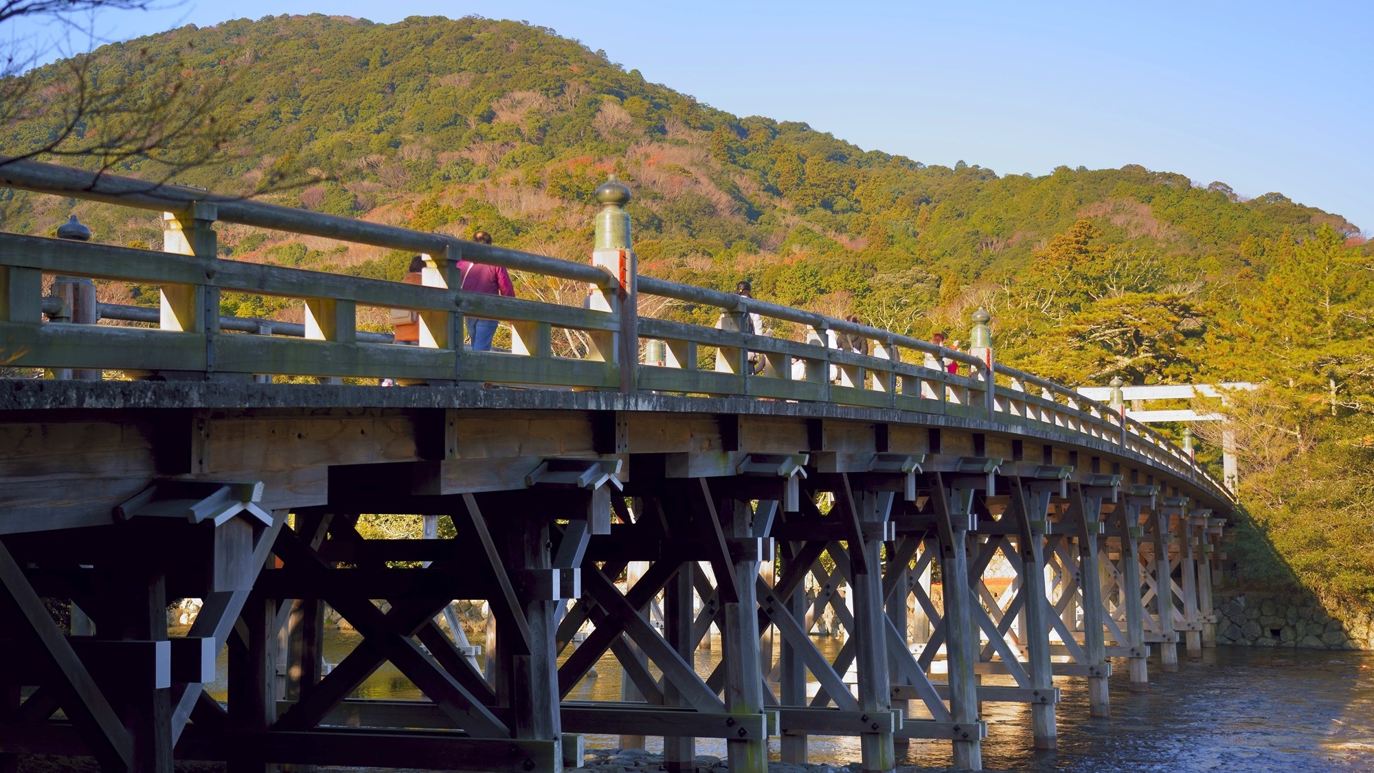 宇治橋（伊勢神宮内）ホテルから徒歩と電車で約20分