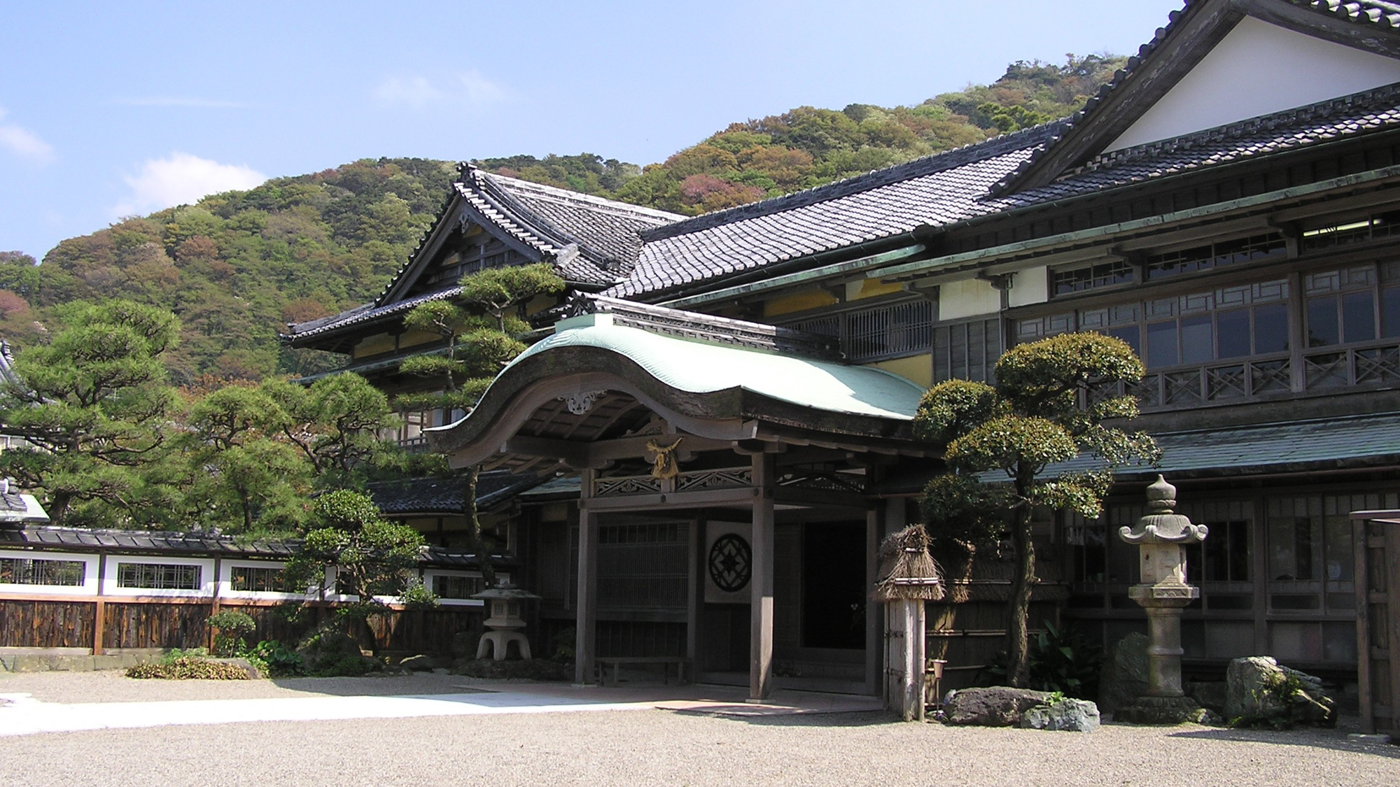 賓日館（JR二見浦駅より徒歩約12分）