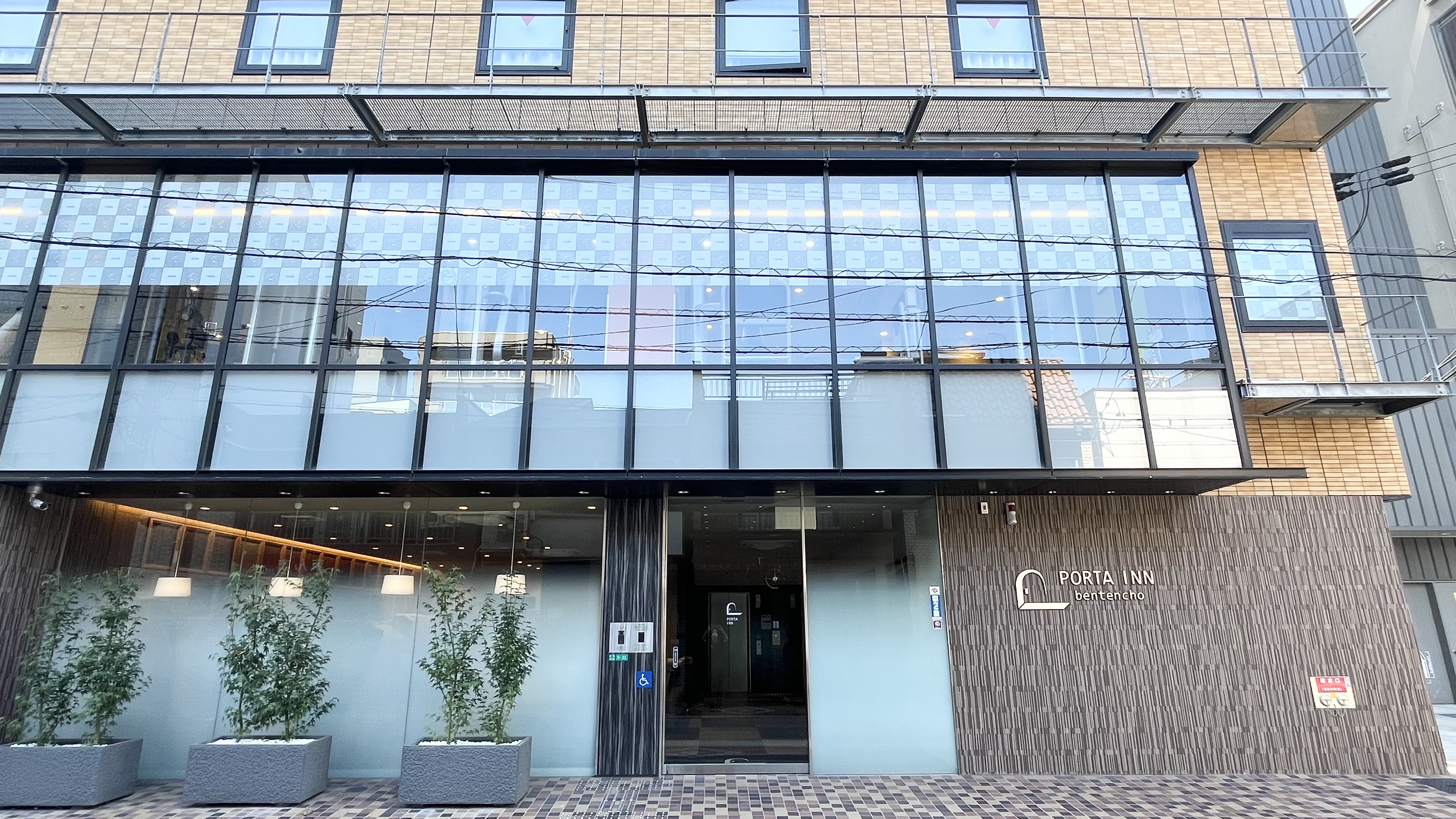 【Porta Inn外観フロント】