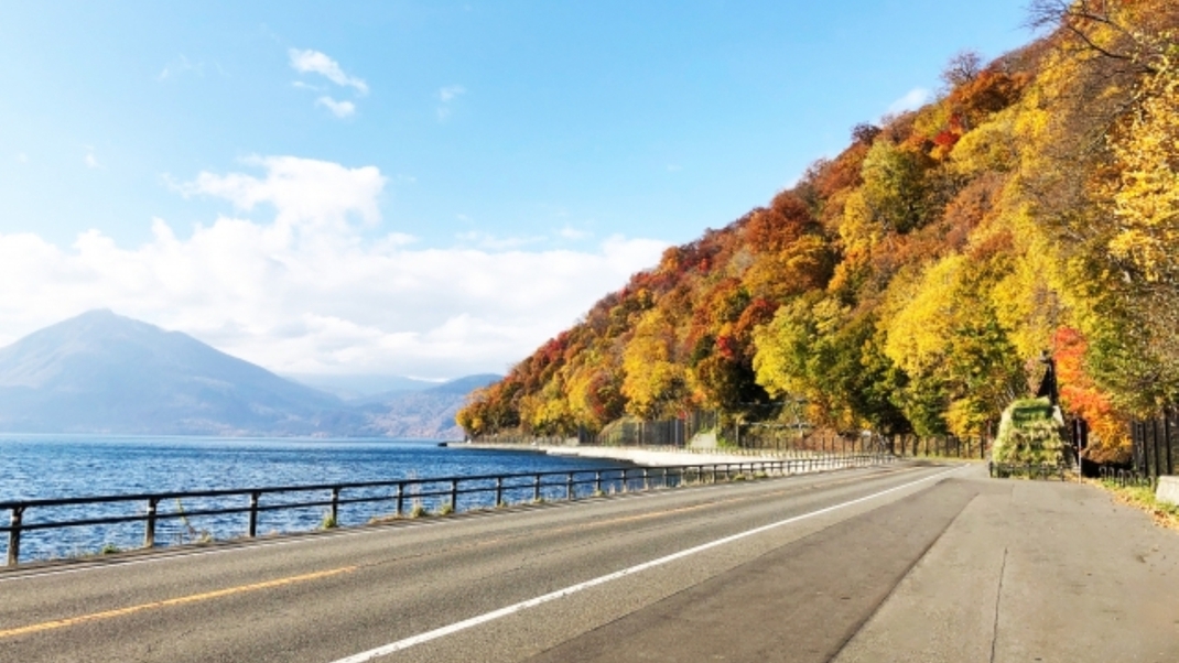 【秋は苫小牧へ！】朝食付☆当館から支笏湖まで車で40分！駐車場無料＆選べるドリンク付き紅葉狩りプラン