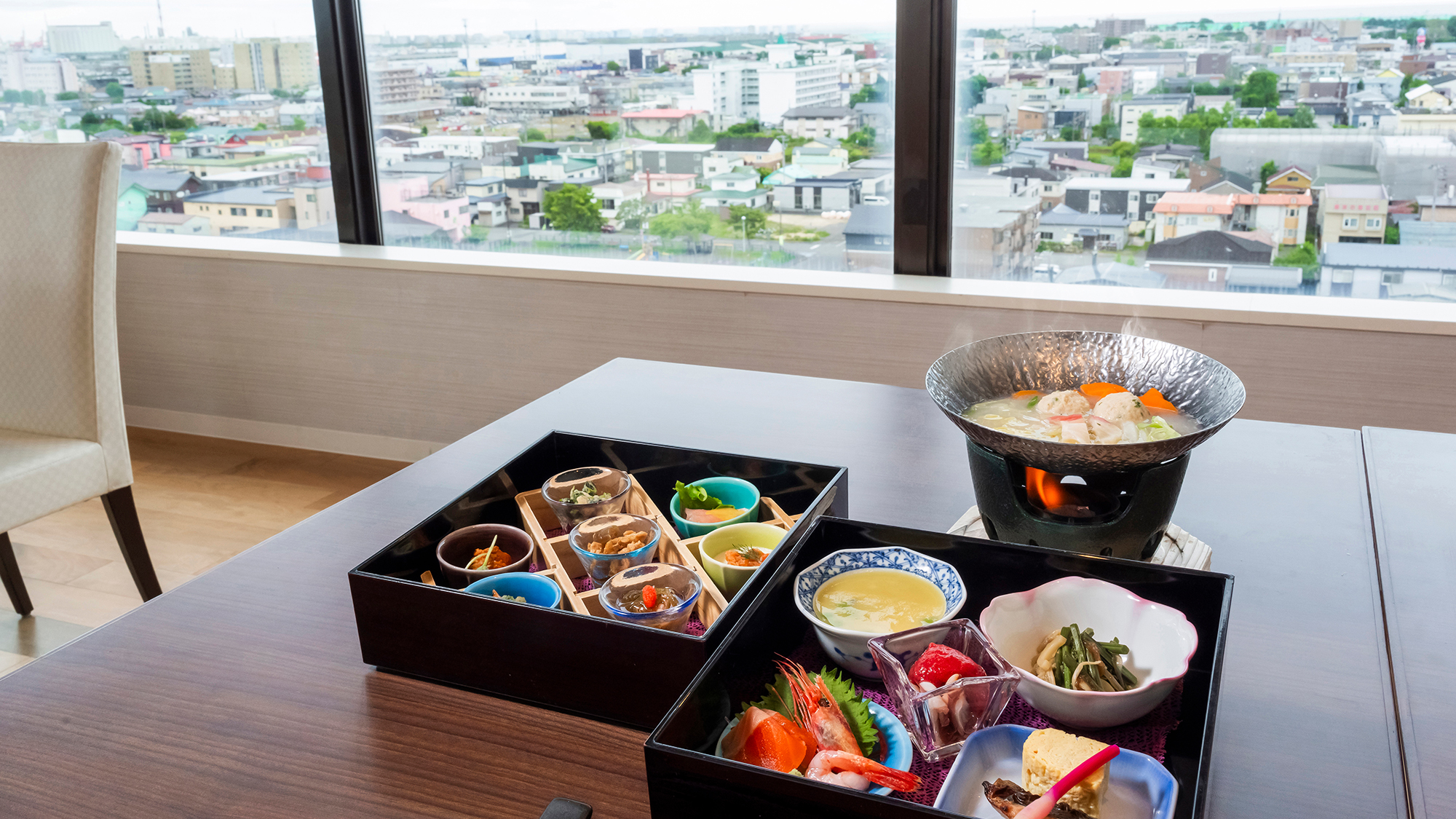 【最上階 展望レストラン】苫小牧の街並みを眼下に、こだわりの朝食とともに、一日のはじまりを。