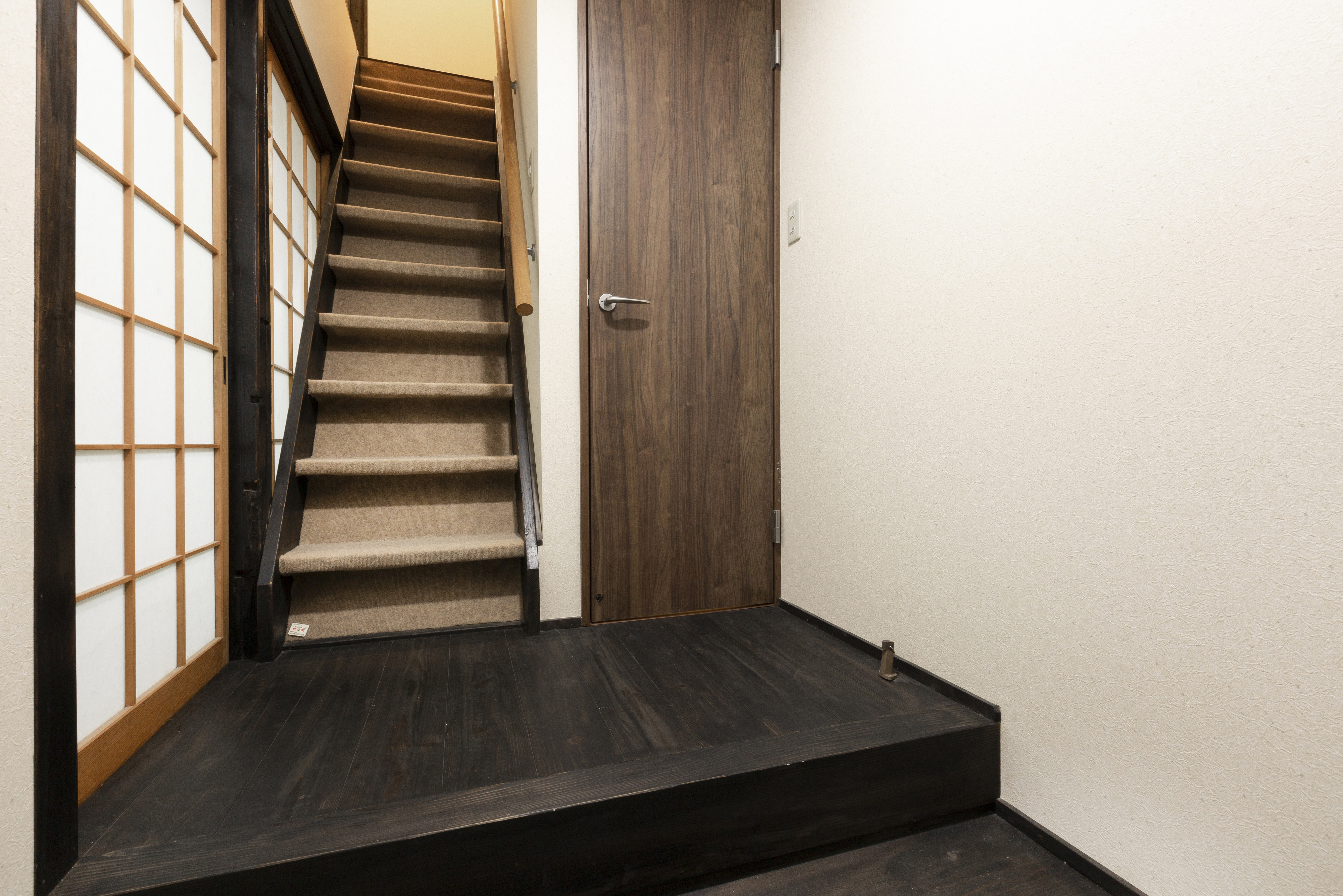 入り口、階段