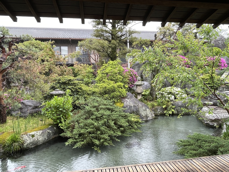 【６月限定】雨に潤う庭園と岩風呂｜静寂贅沢ステイ｜雨の日特典付き特別プラン
