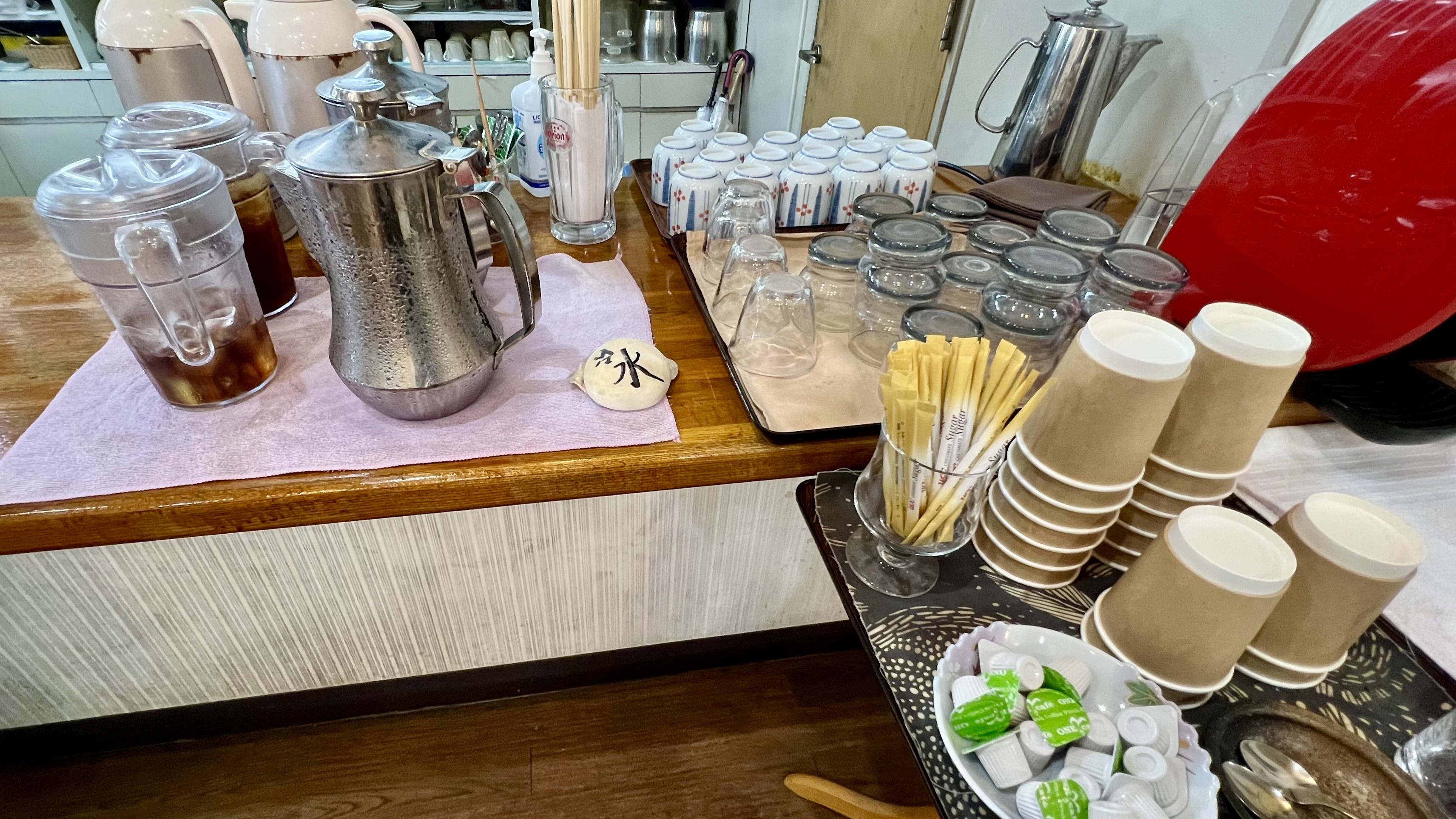 【朝食　ドリンク】お水やコーヒーなどお代わり無料です。