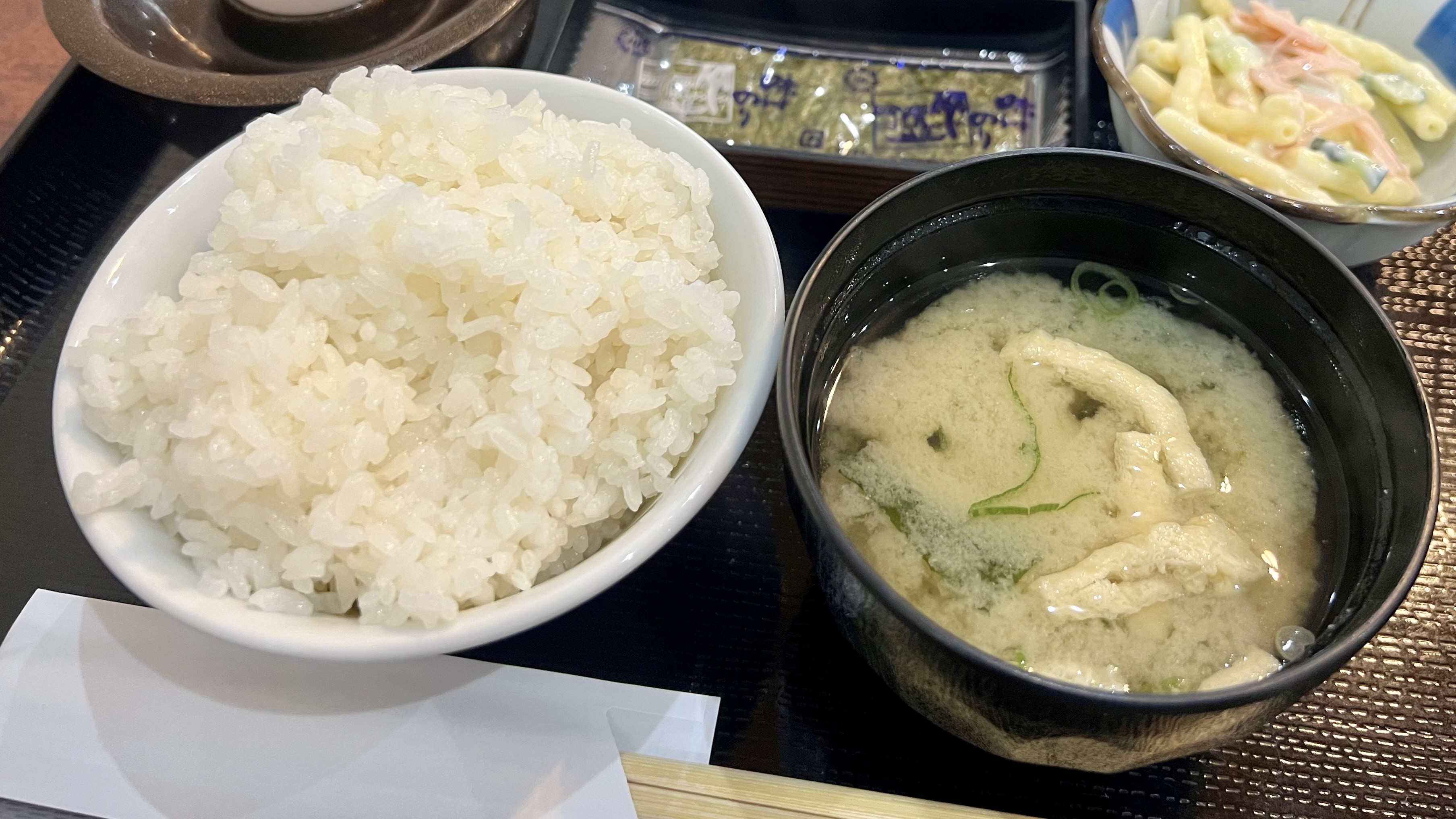 【朝食　メニュー一例】ごはん・お味噌汁はお代わり無料です。