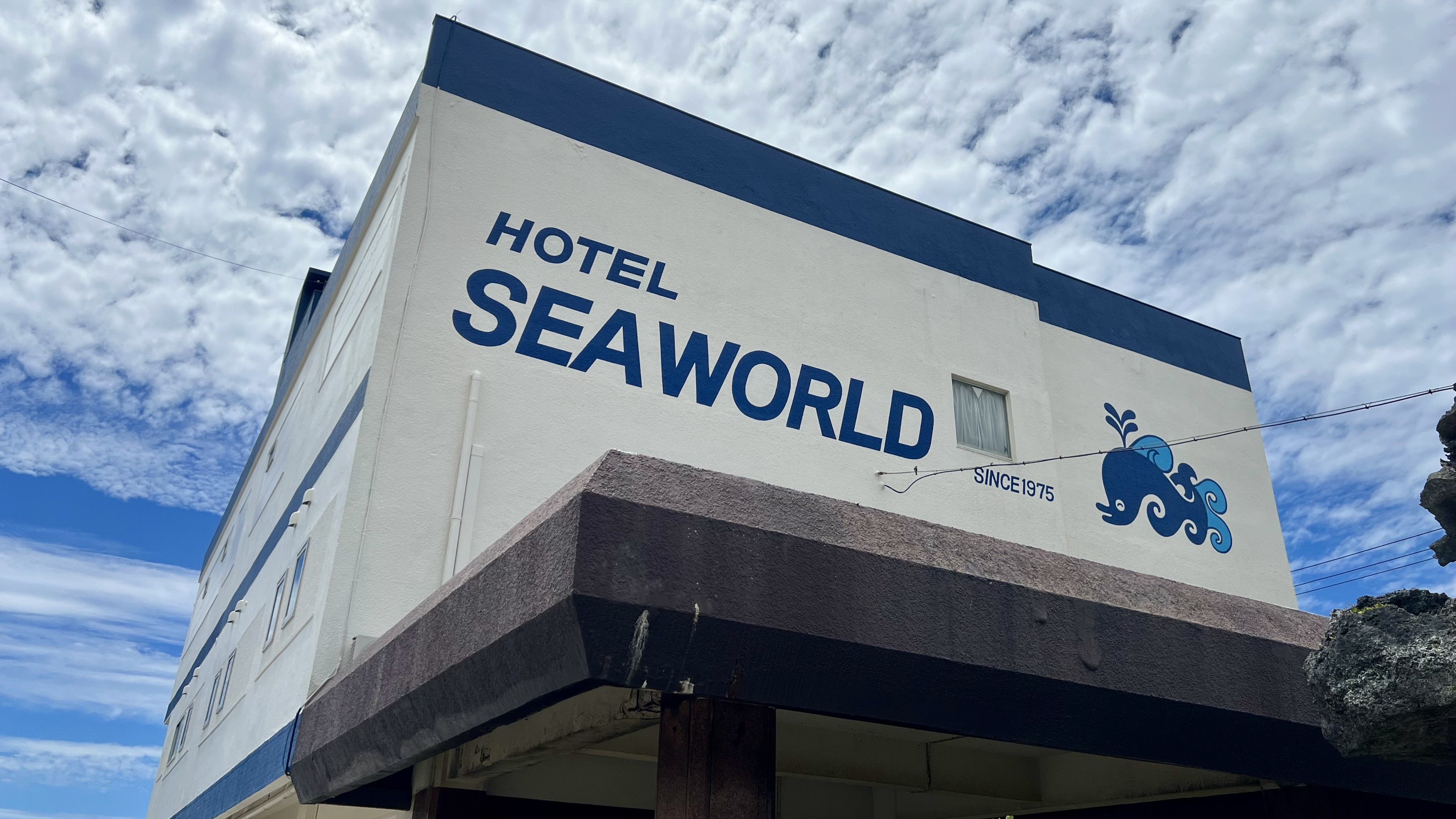 【外観】ロゴマークが目印です