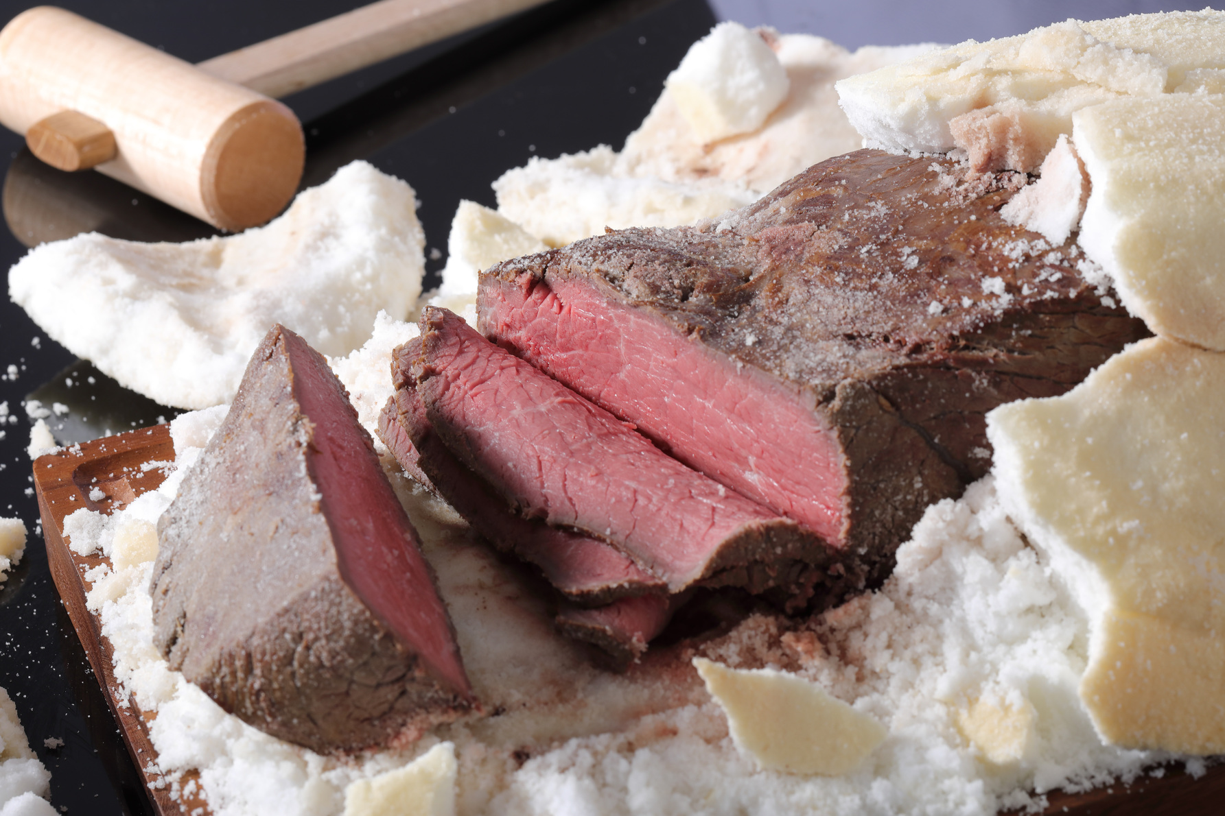 【ディナー限定HOTワンディッシュ】牛肉の塩釜焼き　イメージ